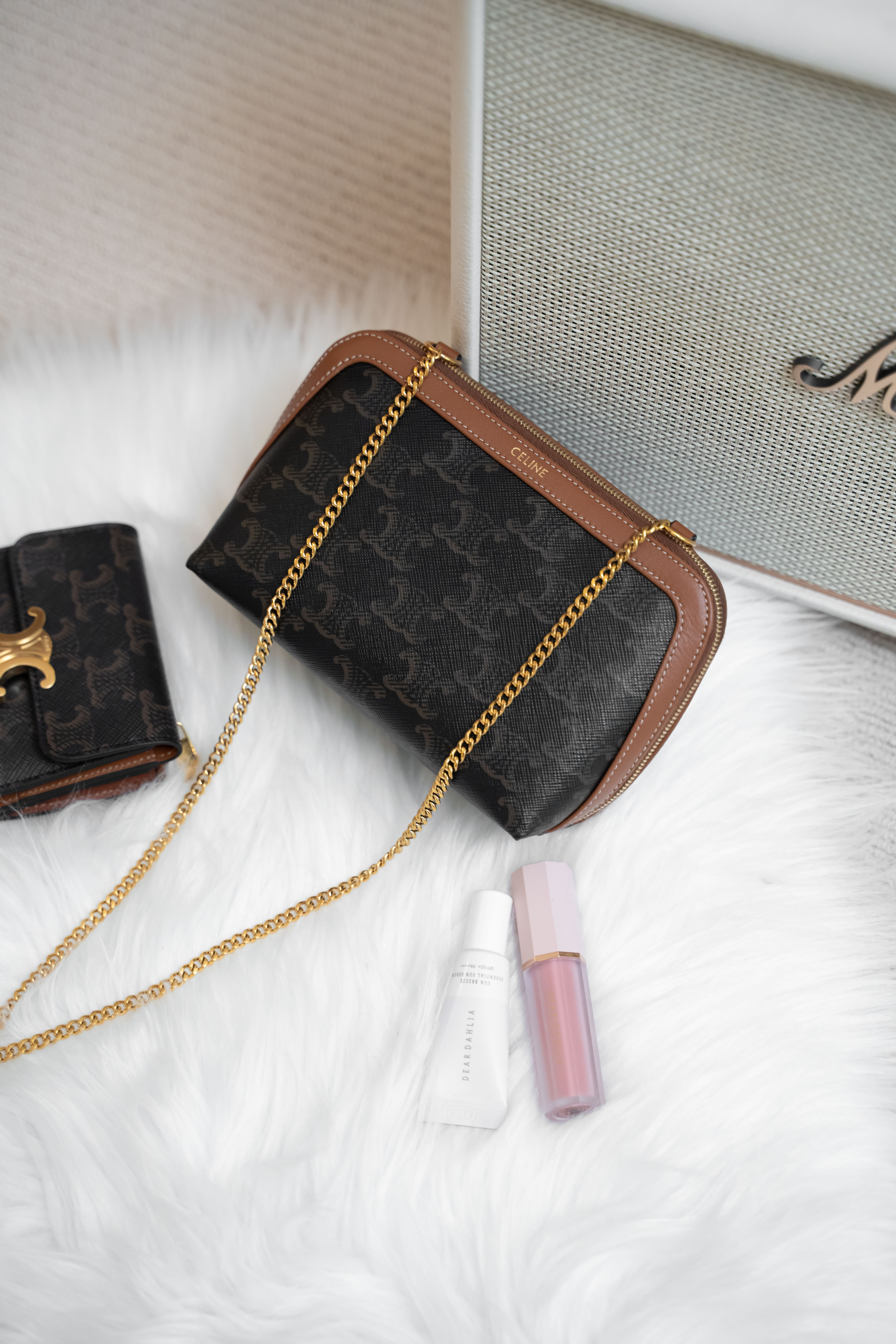 Celine Chain Shoulder Triomphe clutch on chain 小牛皮 單肩袋 黄褐色