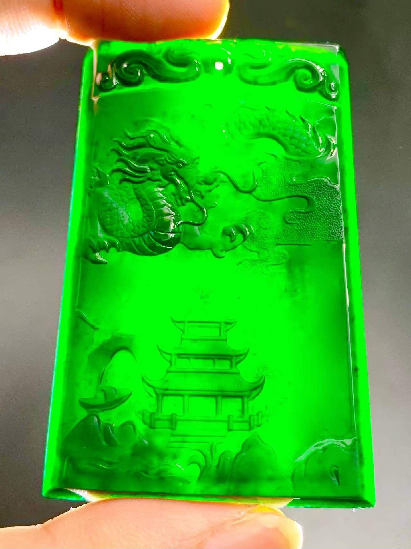 8315942 翡翠墨翠府上有龍