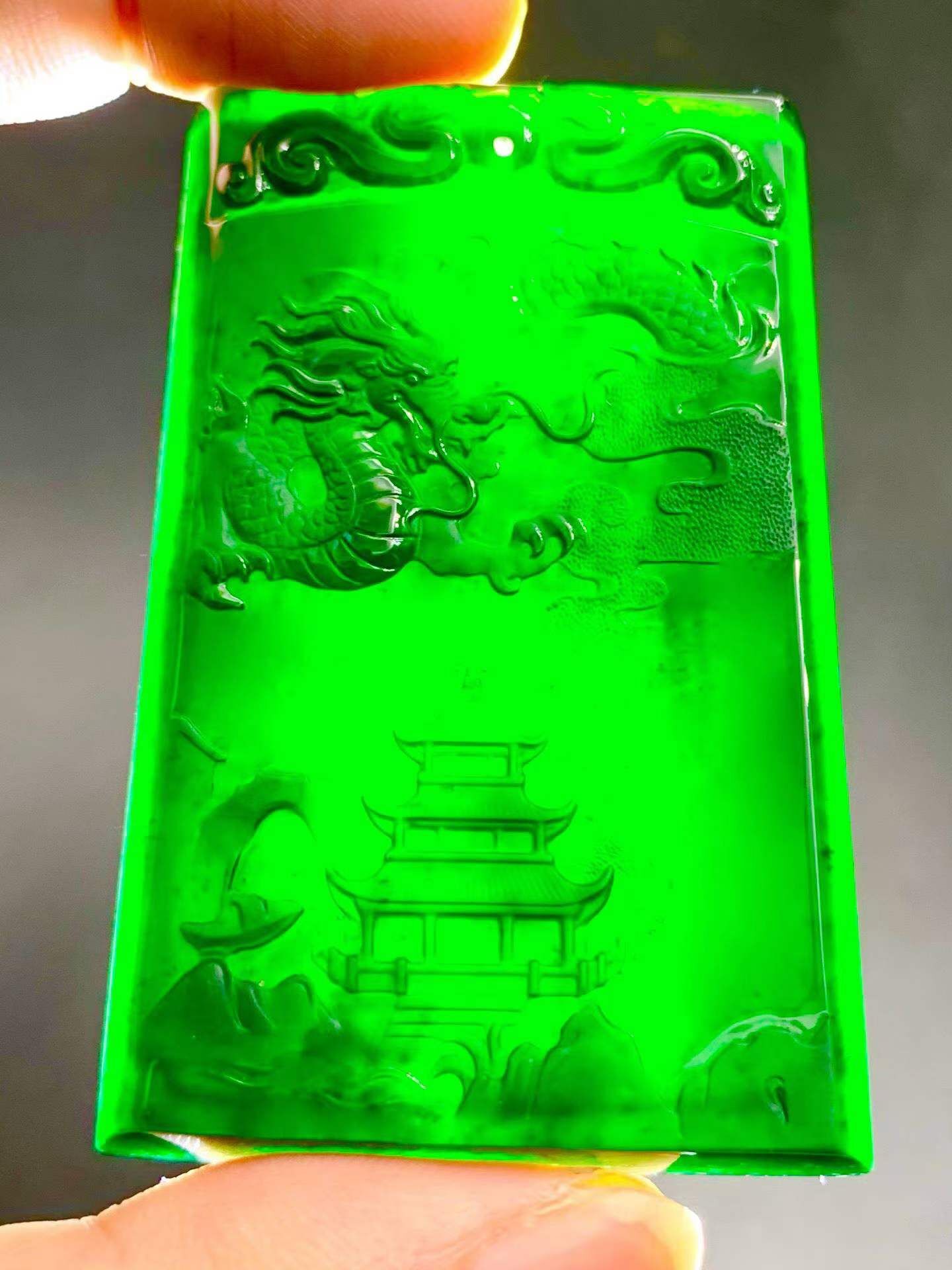 8315942 翡翠墨翠府上有龍