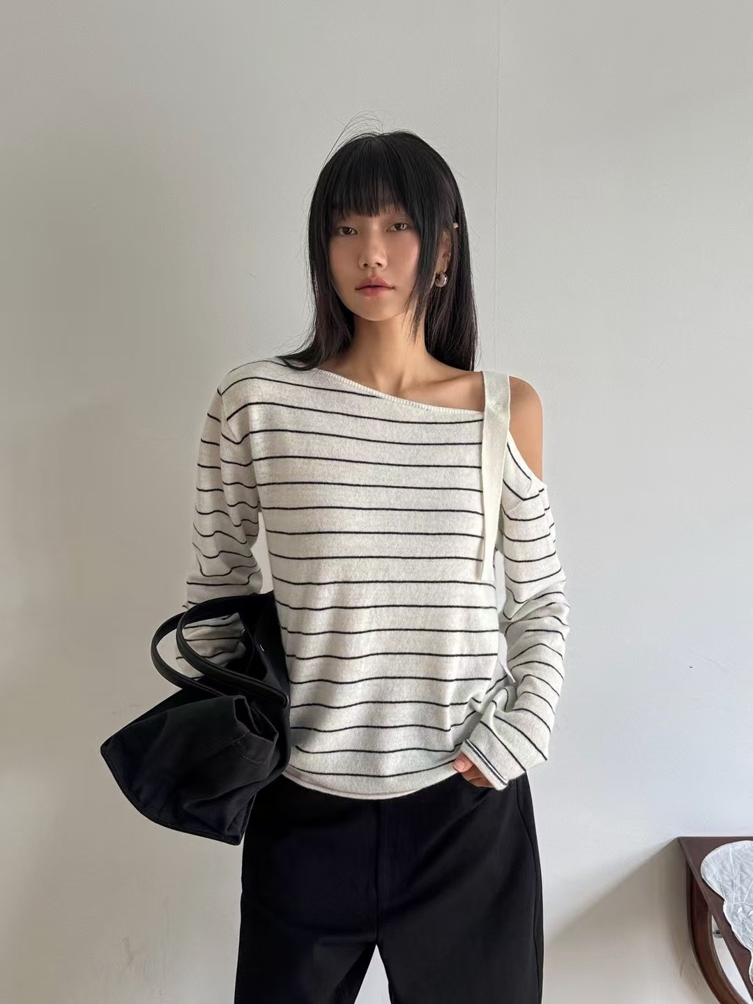 LG2634 Shoulder Strap Knit