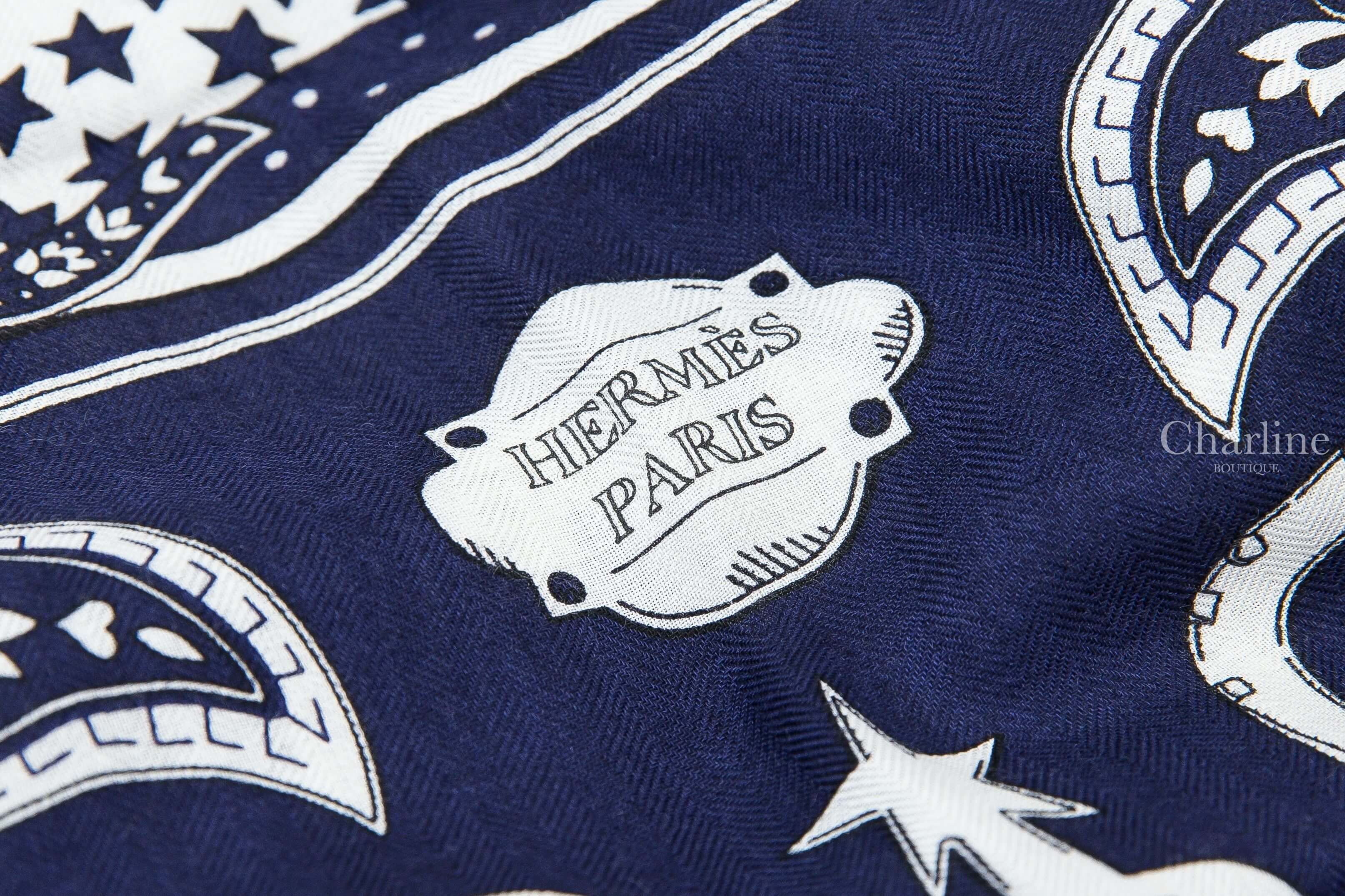 Hermès Cheval De Coeur Bandana Shawl 140 海軍藍/白色/淺褐色愛心駿馬喀什米爾真絲披肩