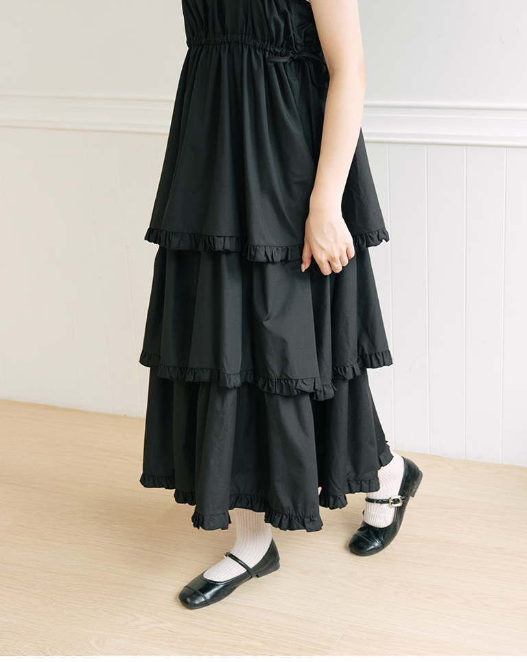 Multi-layered lotus leaf-patterned cake dress, available in two colors.【01087363】in stock+pre-order