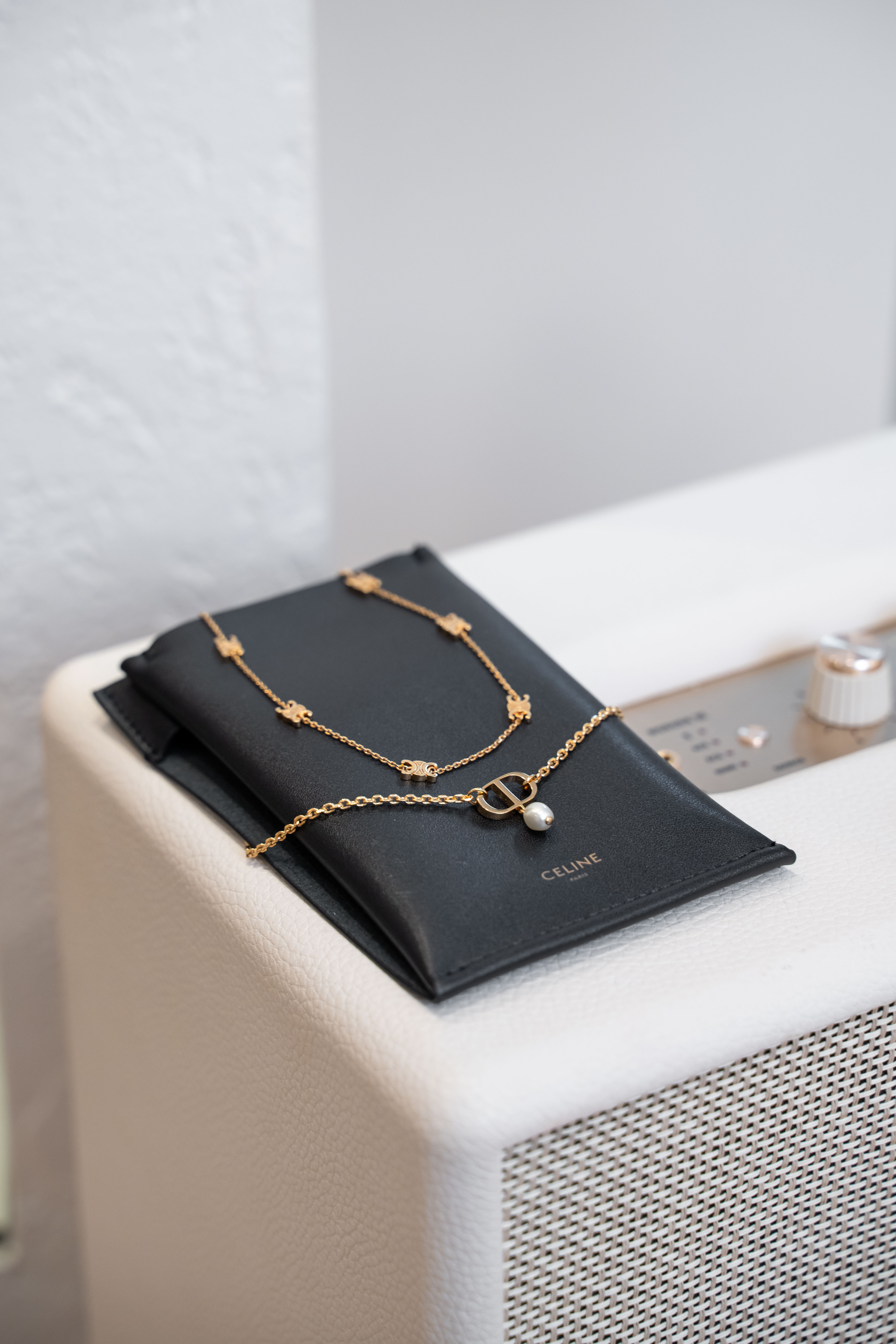 Dior Petit CD Necklace 金色飾面金屬配白色樹脂珍珠頸鏈