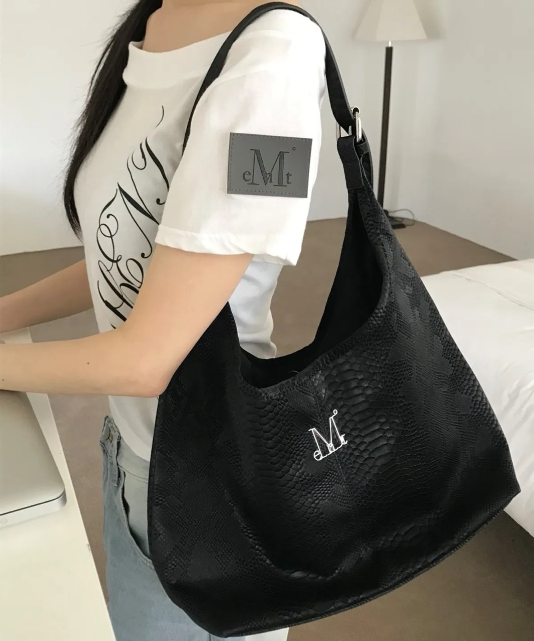 韓國限定🇰🇷 MUCENT ERVA SNAKE PATTERN SHOULDER BAG UNISEX 蛇紋 皮革 單肩包 磁扣設計 大容量 / 預購