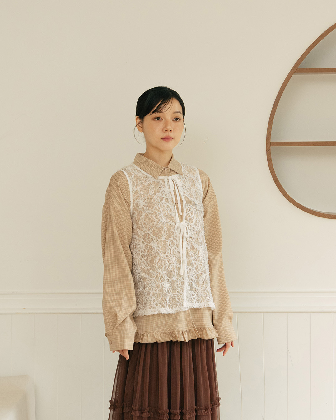 3D lace jacquard strappy cover-up vest, available in two colors.【01099970】in stock+pre-order