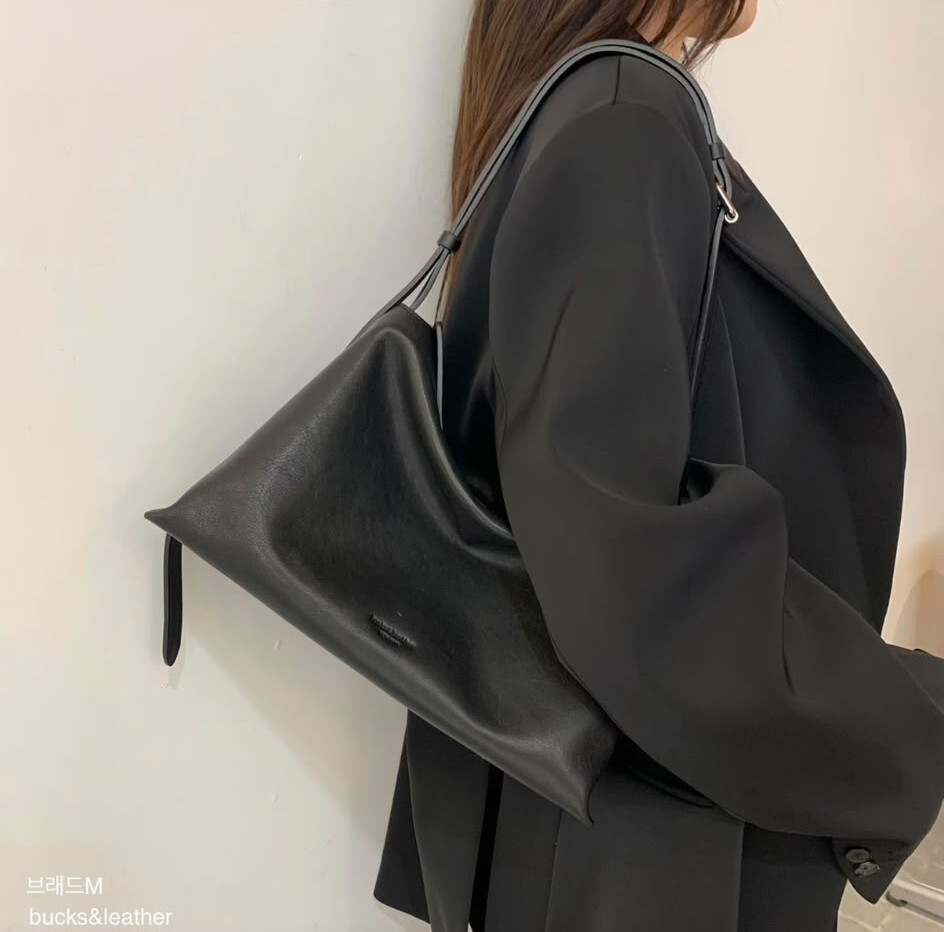 BS18 人氣款磁吸枕頭包大號 簡約大氣 人氣單品  大 闊12 高10  $1079 MADE IN KOREA