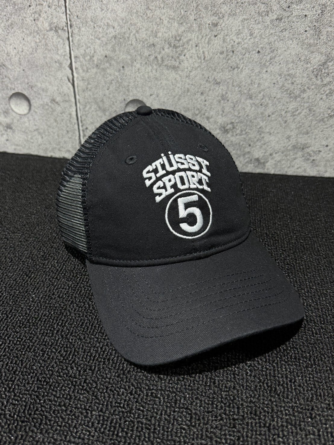 STUSSY 刺繡字體Logo 五號球 黑色卡車帽 網帽