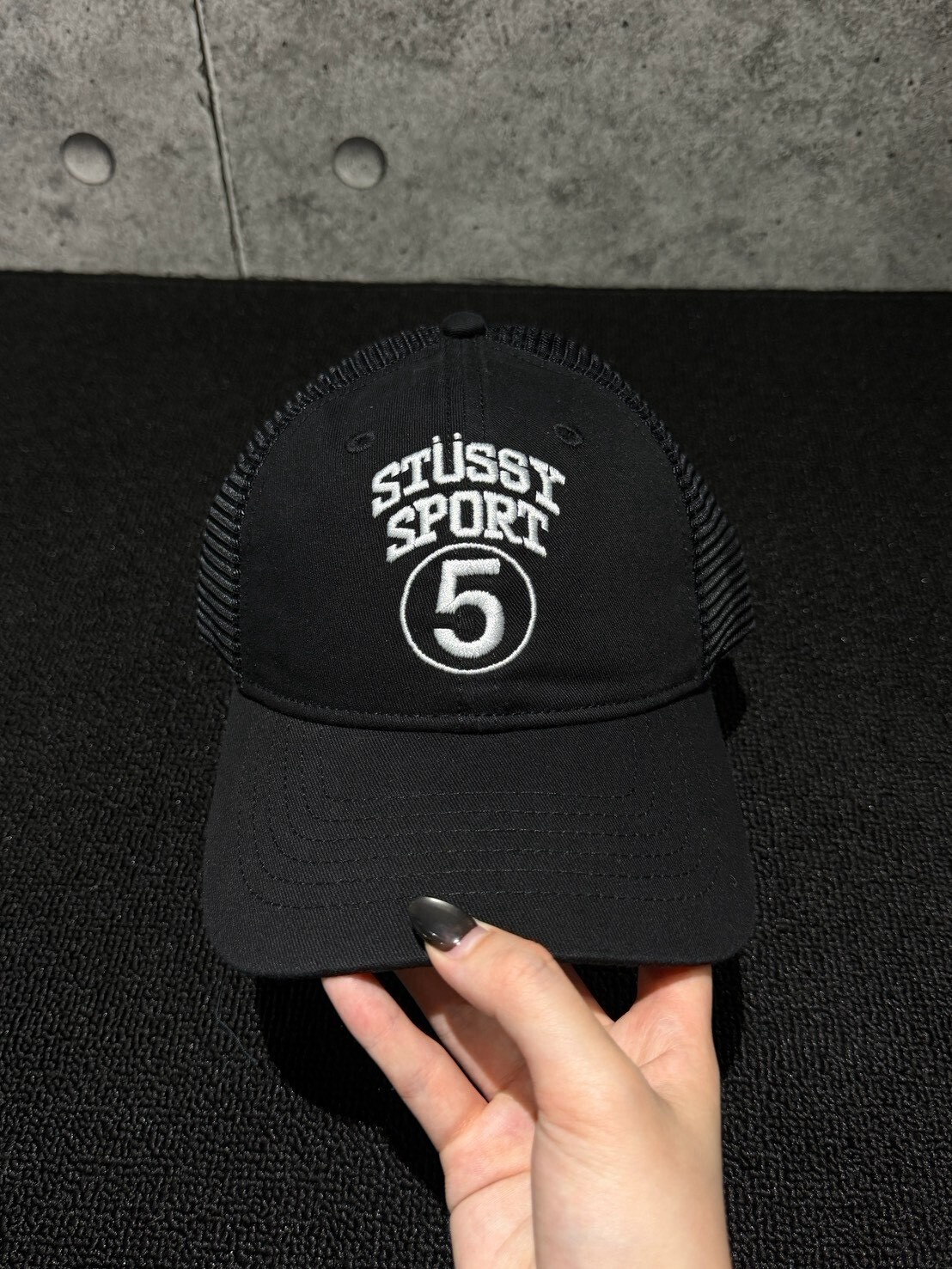 STUSSY 刺繡字體Logo 五號球 黑色卡車帽 網帽