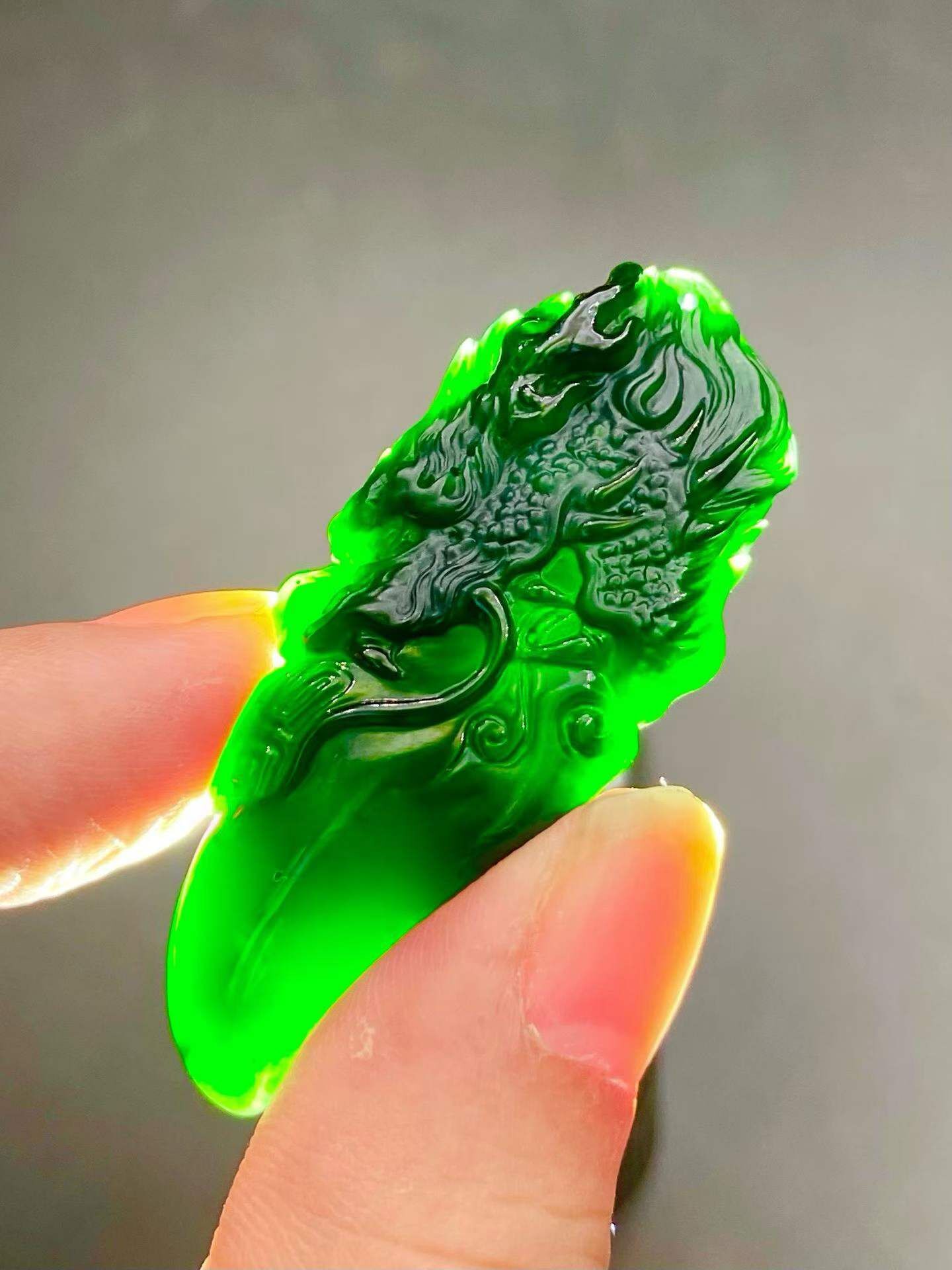 8315949 翡翠墨翠龍牙