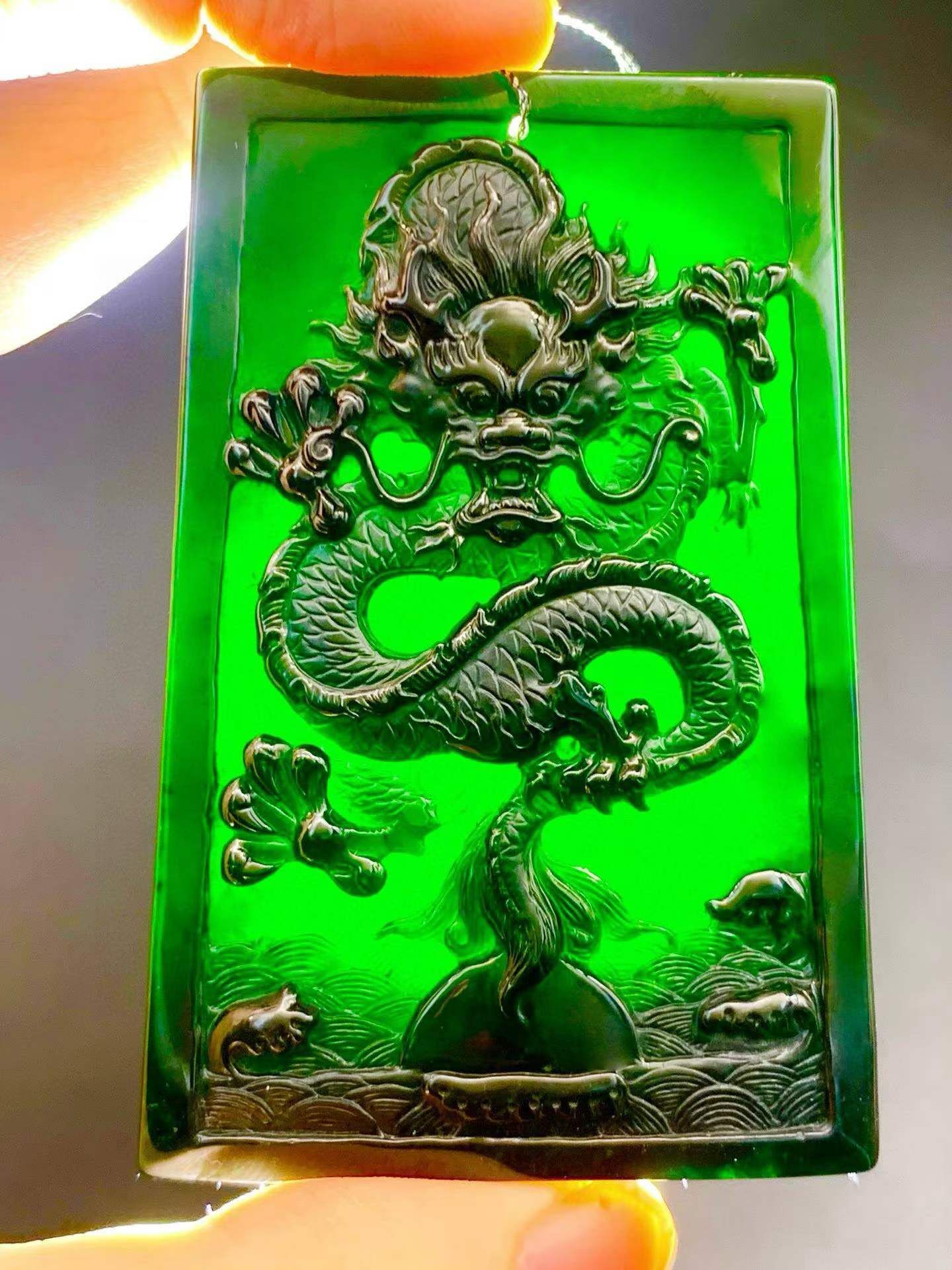 8315950 翡翠墨翠正裝龍牌