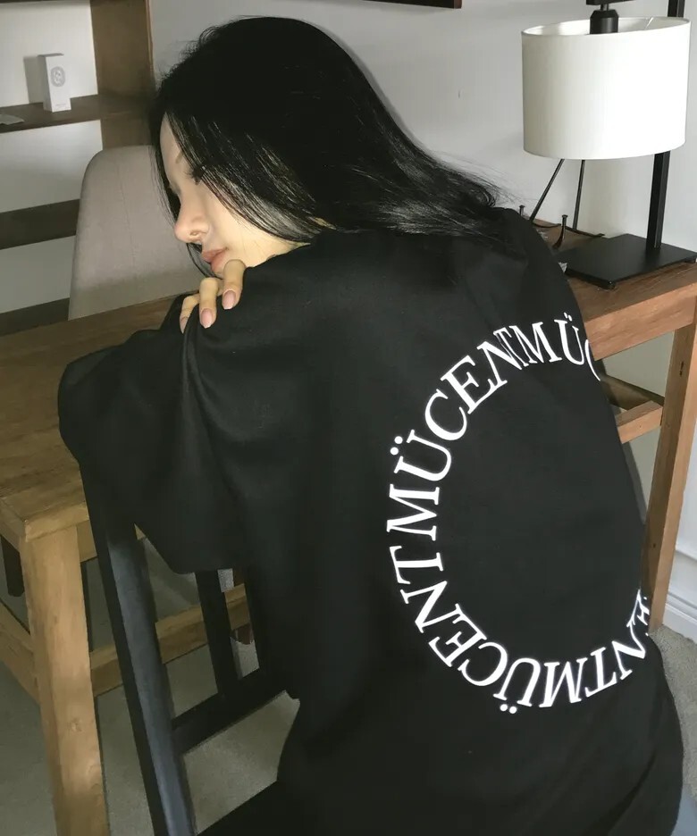 Mucent Signature Back Logo 後背 環狀 Logo 寬鬆 長袖 大學T 黑色