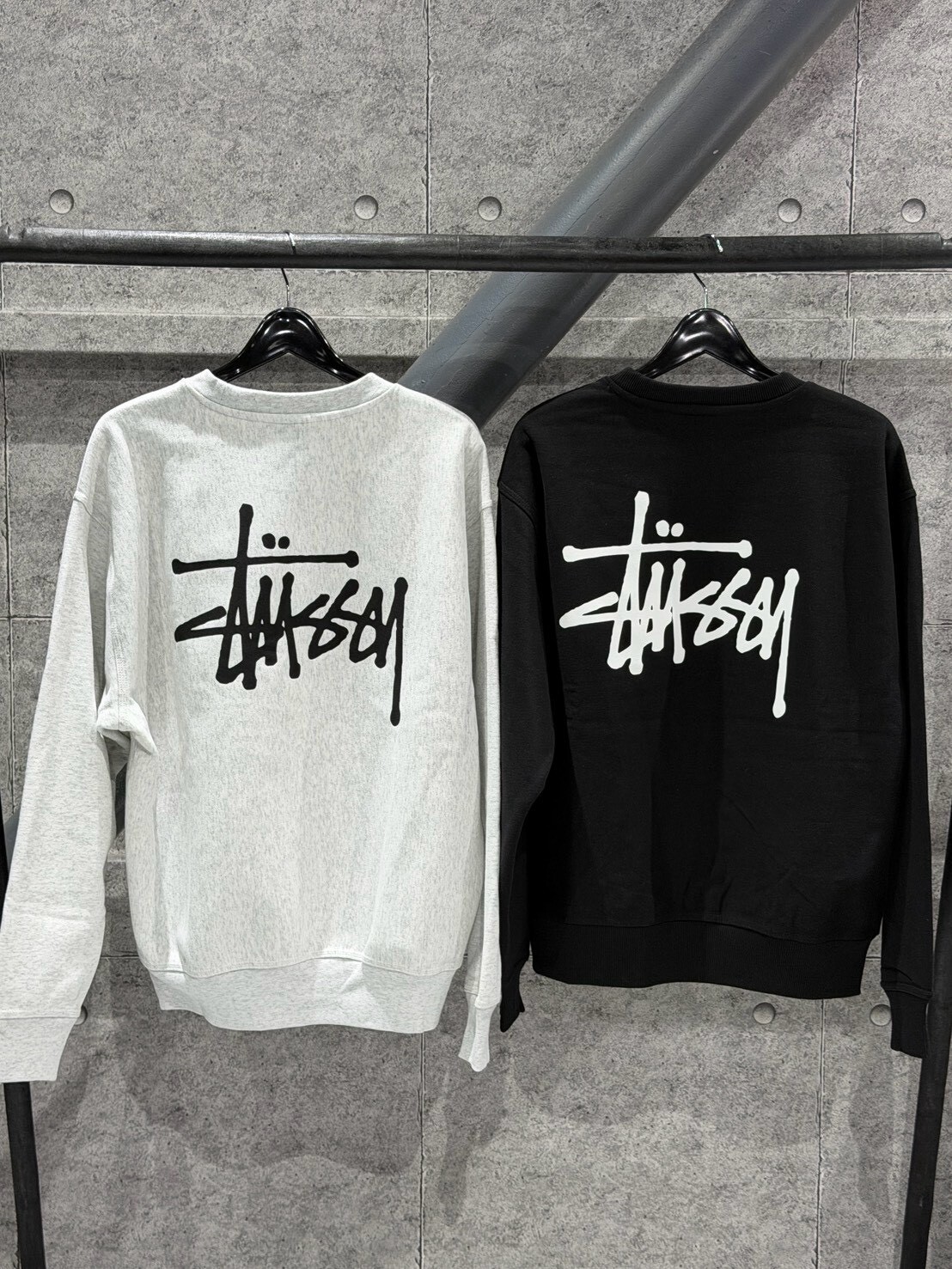 STUSSY Classic Style Heavyweight Sweatshirt with Large Logo on the Front and Back
