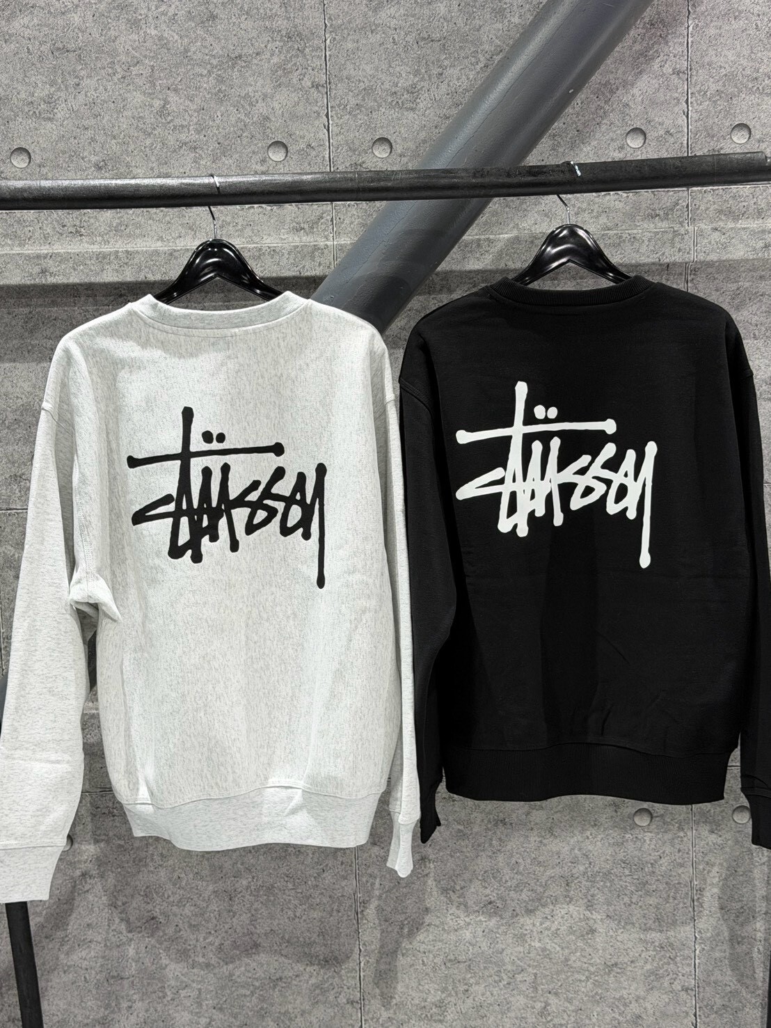STUSSY Classic Style Heavyweight Sweatshirt with Large Logo on the Front and Back