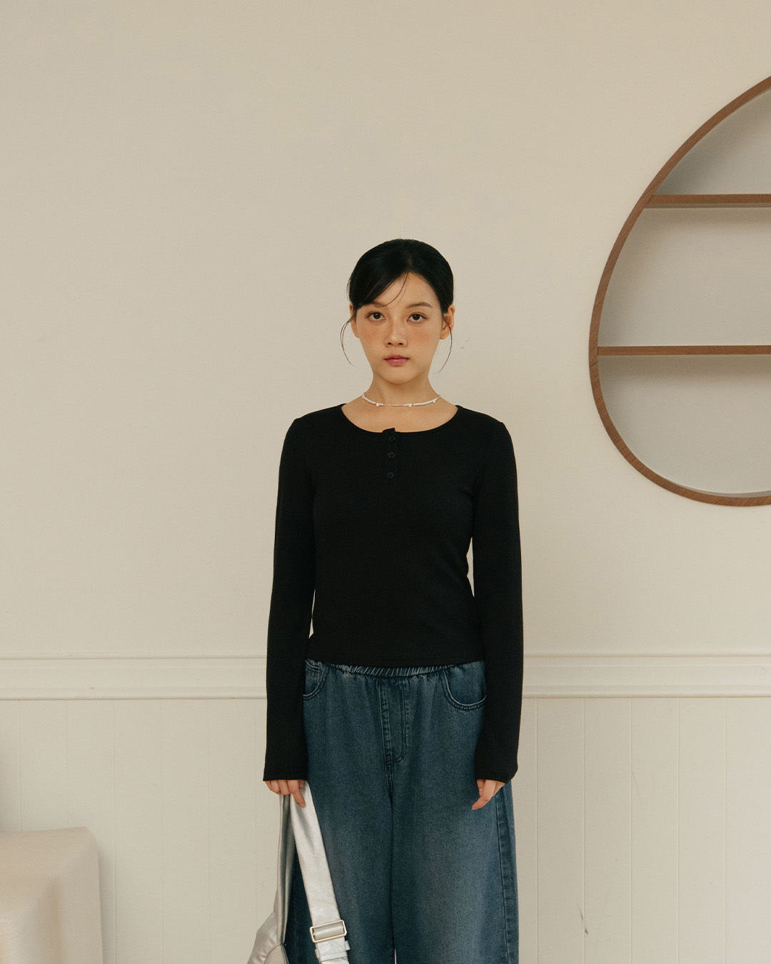 Fitted Long-Sleeve Top with Half-Button Placket – Black (S/M/L)【01099985】in stock+pre-order