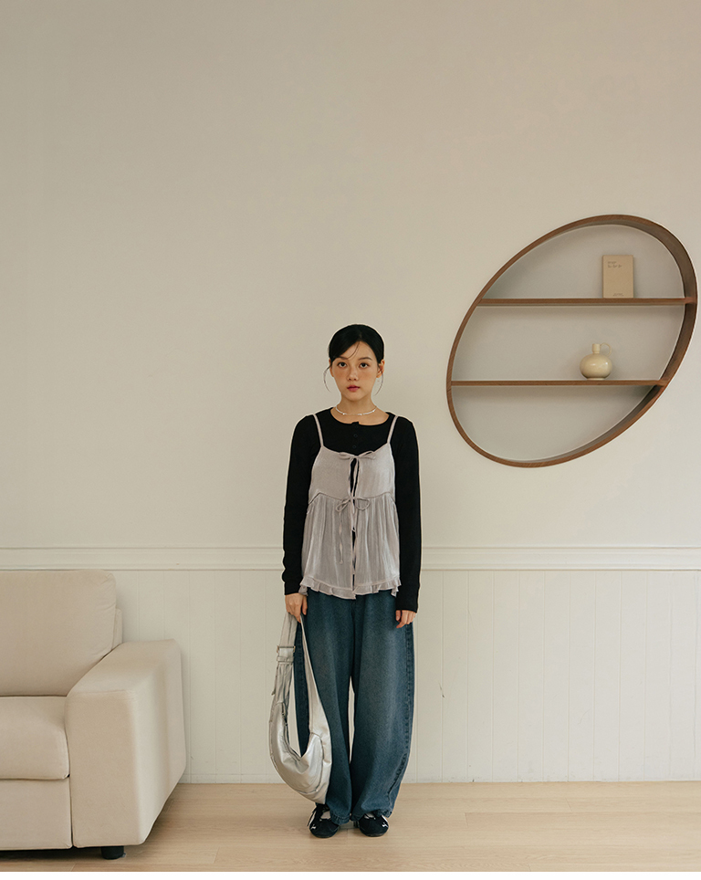 Fitted Long-Sleeve Top with Half-Button Placket – Black (S/M/L)【01099985】in stock+pre-order
