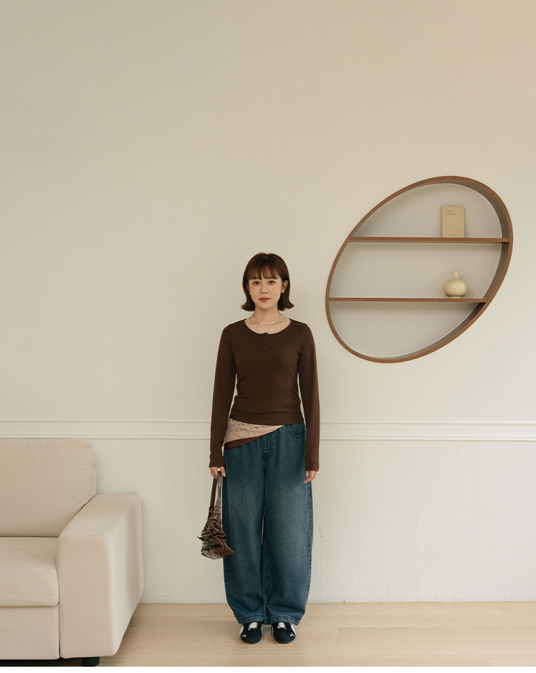 Fitted Long-Sleeve Top with Half-Button Placket – Coffee (S/M/L)【01099986】in stock+pre-order