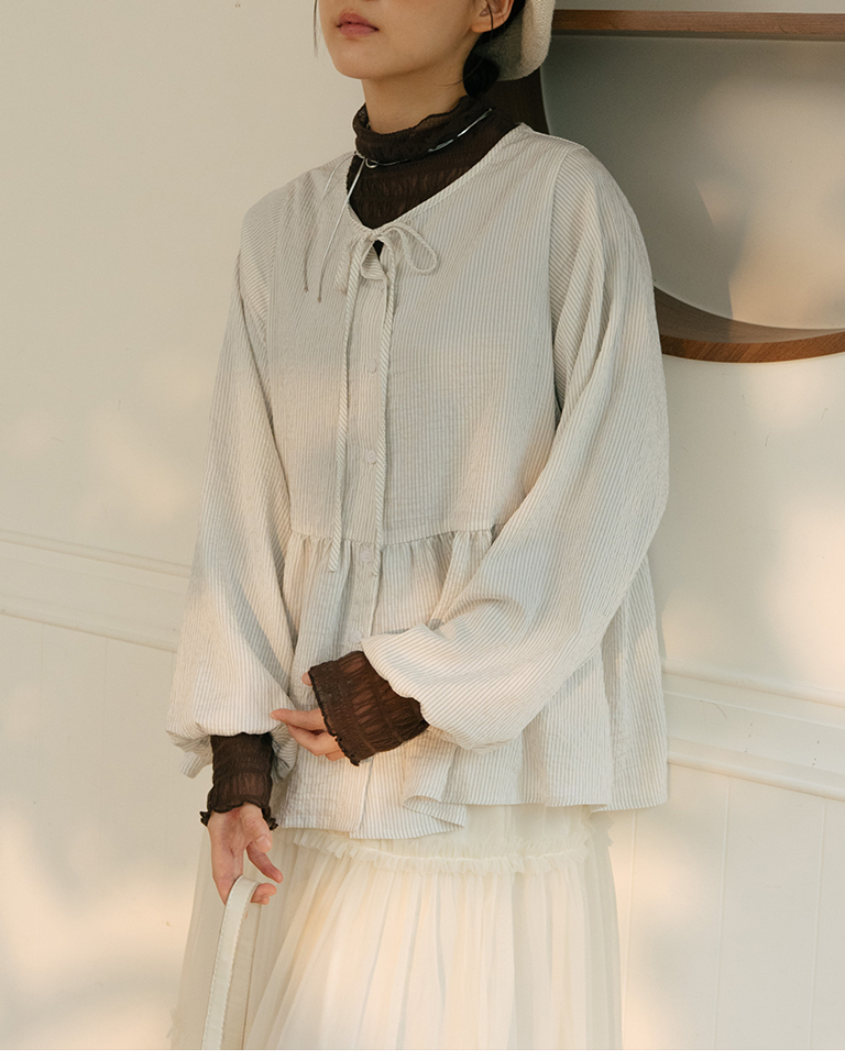 Pinstriped button-front peplum top with tie details – available in two colors.【01200023】in stock+pre-order