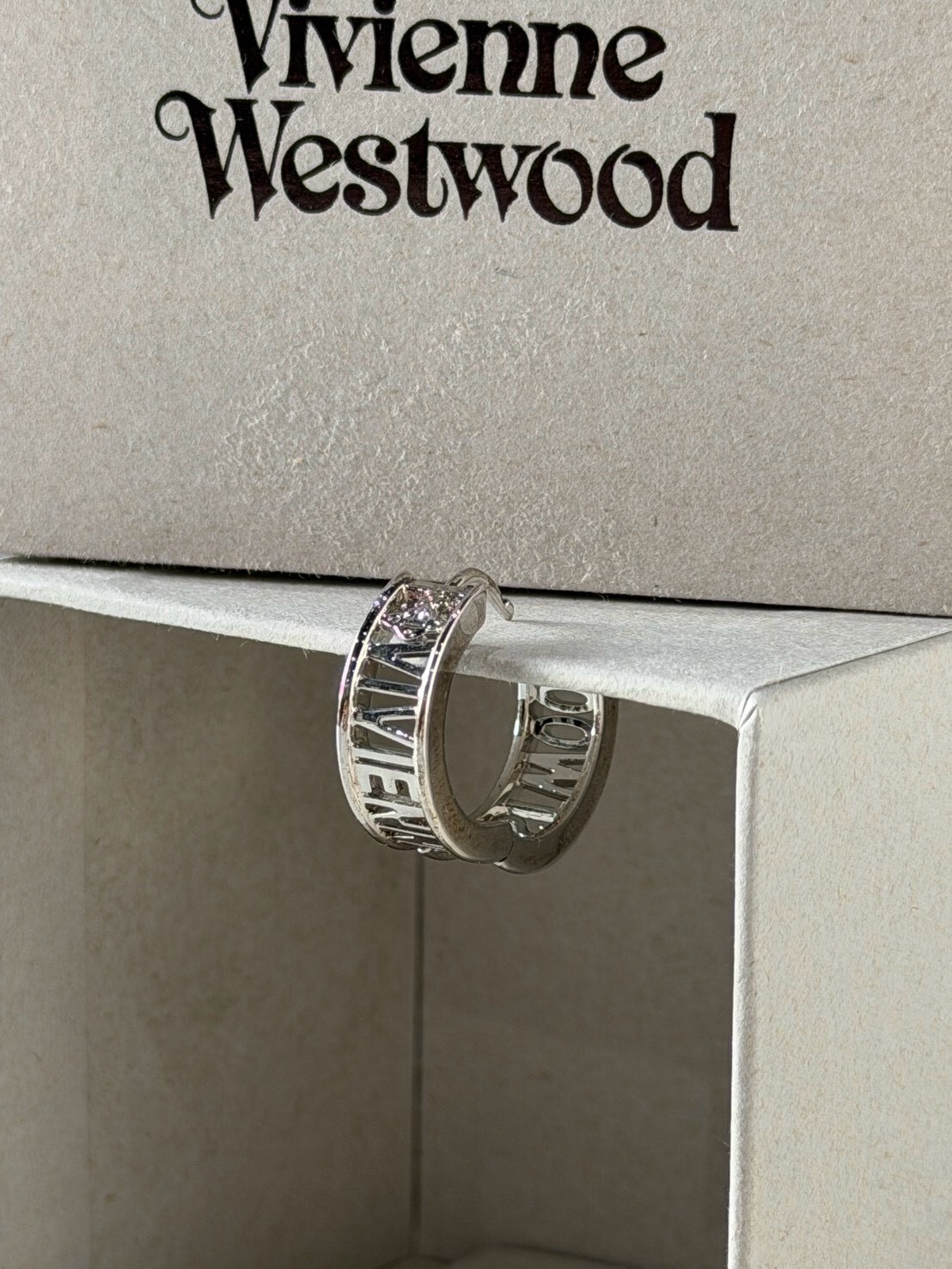 Vivienne Westwood 字體Logo銀色圓環耳環 單個