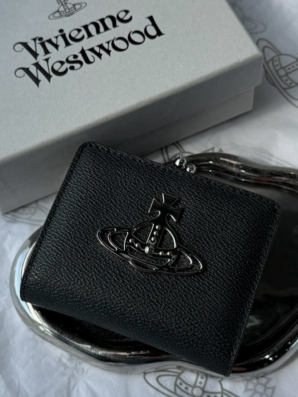 近五折 Vivienne Westwood立體金屬 黑銀土星大Logo 皮革短夾 錢包 西太后