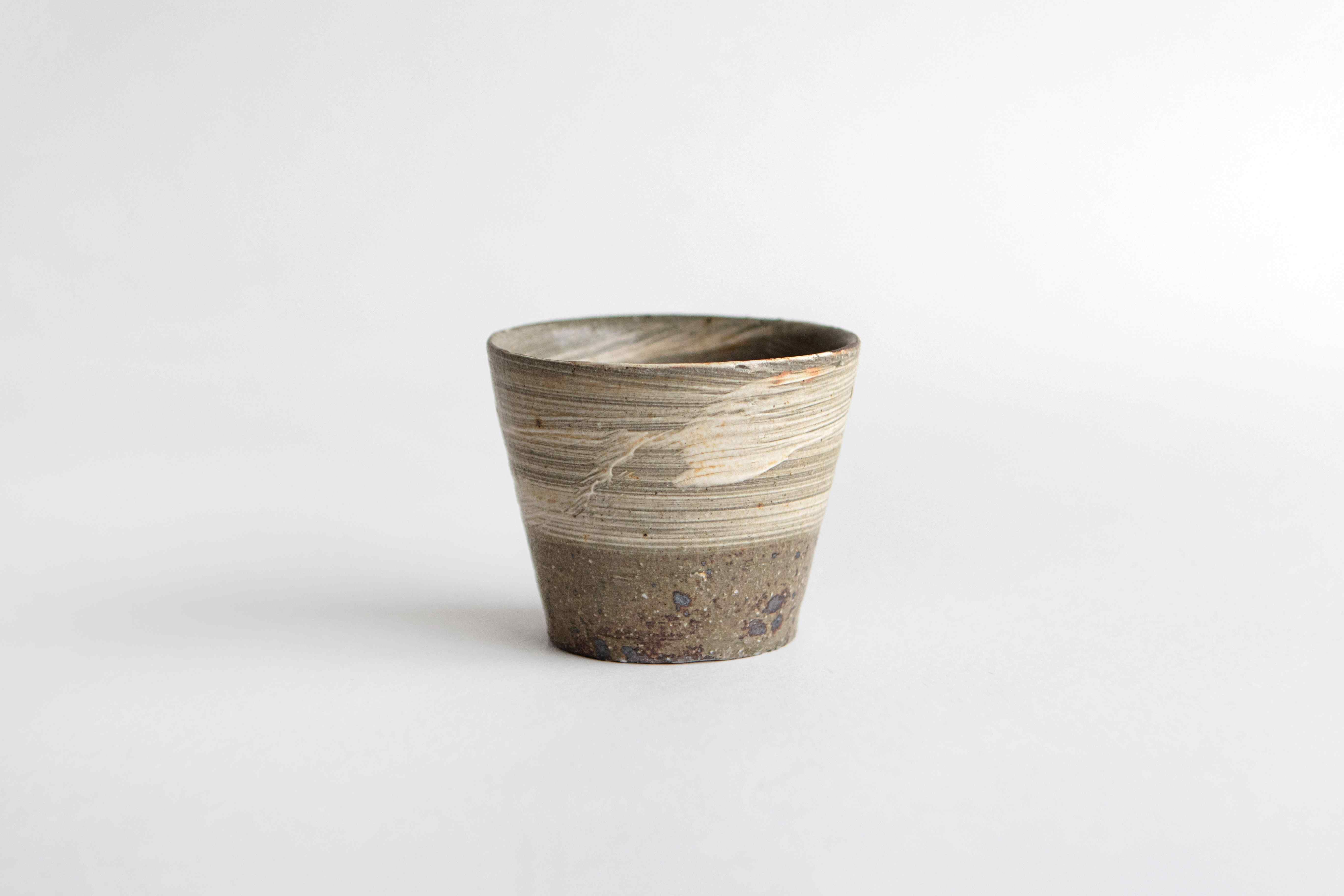 尾形篤 - 刷毛目豬口杯