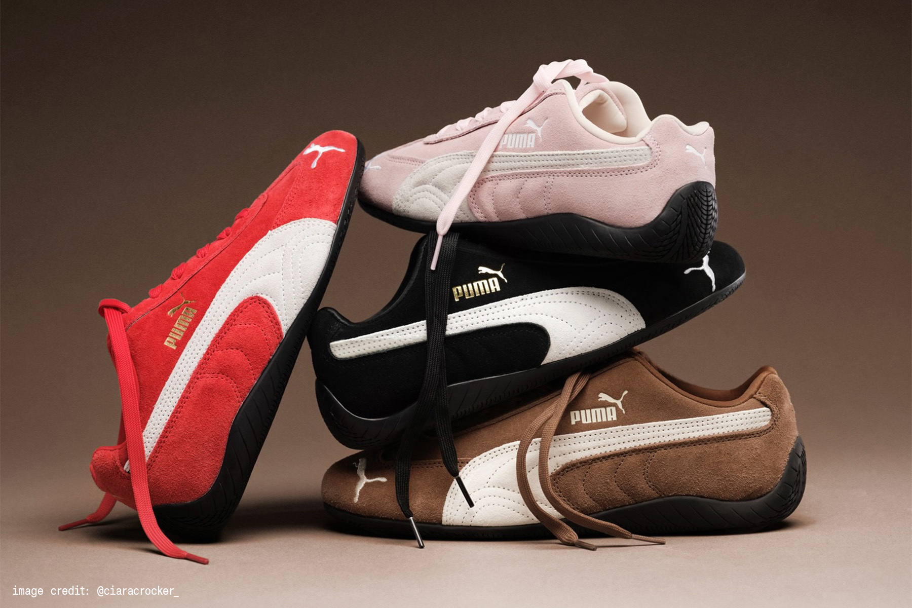 多色 Puma Speedcat 經典麂皮賽車鞋款疊放特寫與日常無傷清潔保養指南