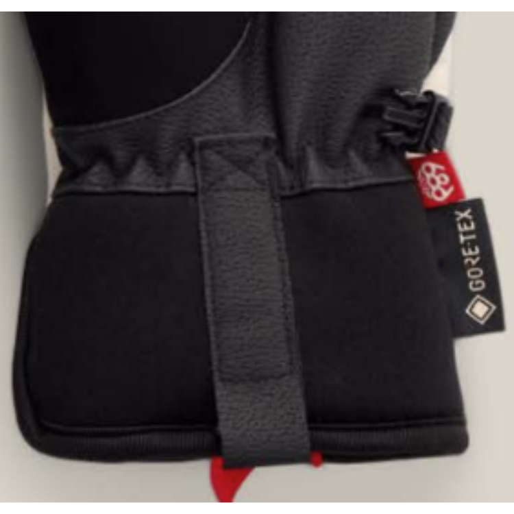 686 保暖滑雪手套手腕細節圖，展示彈性束口剪裁與 GORE-TEX 官方專業防水標籤