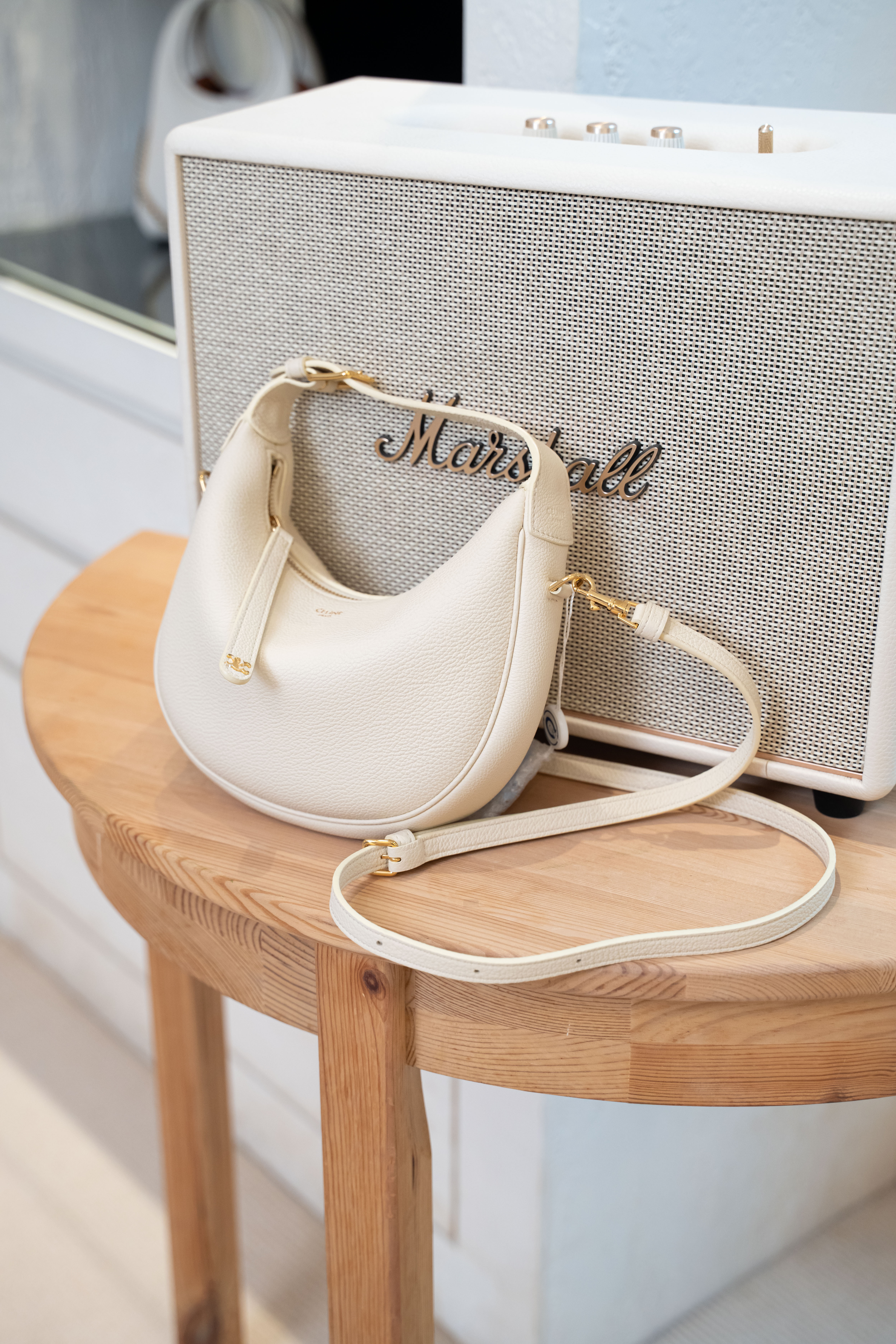 Celine Teen Lulu 牛皮奶白色半月袋