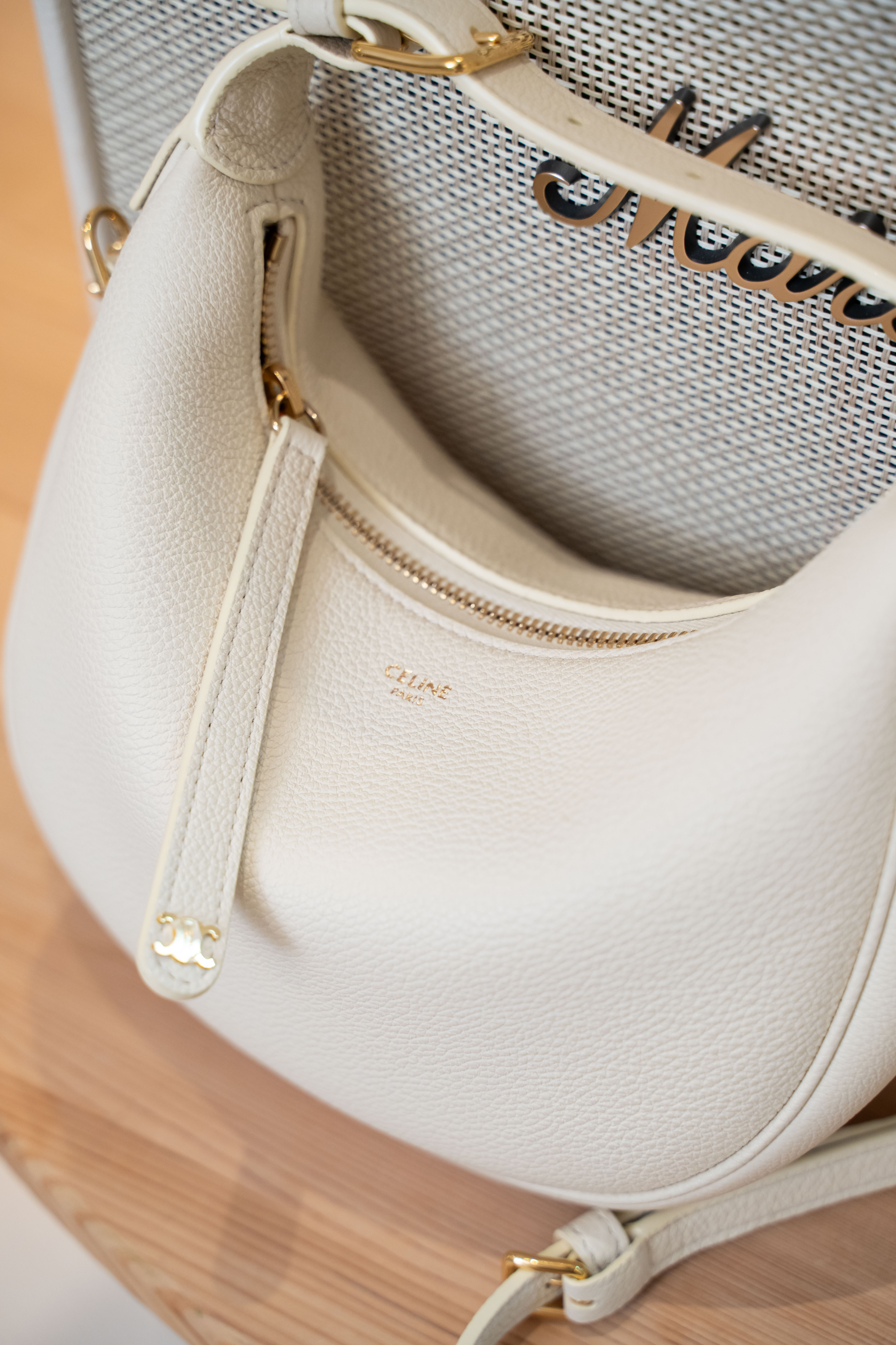 Celine Teen Lulu 牛皮奶白色半月袋