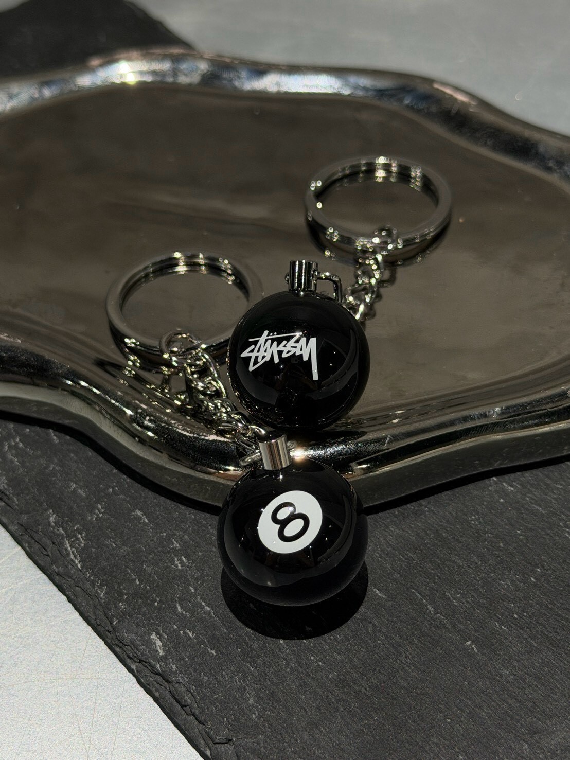 STUSSY 經典八號球 份量感鑰匙圈吊飾