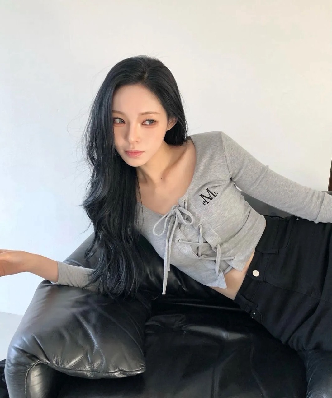 韓國限定🇰🇷 MUCENT MARING EYELET LACE-UP CORSET LONG SLEEVE T 繫帶 綁帶 緊身 貼身 長袖 / 預購