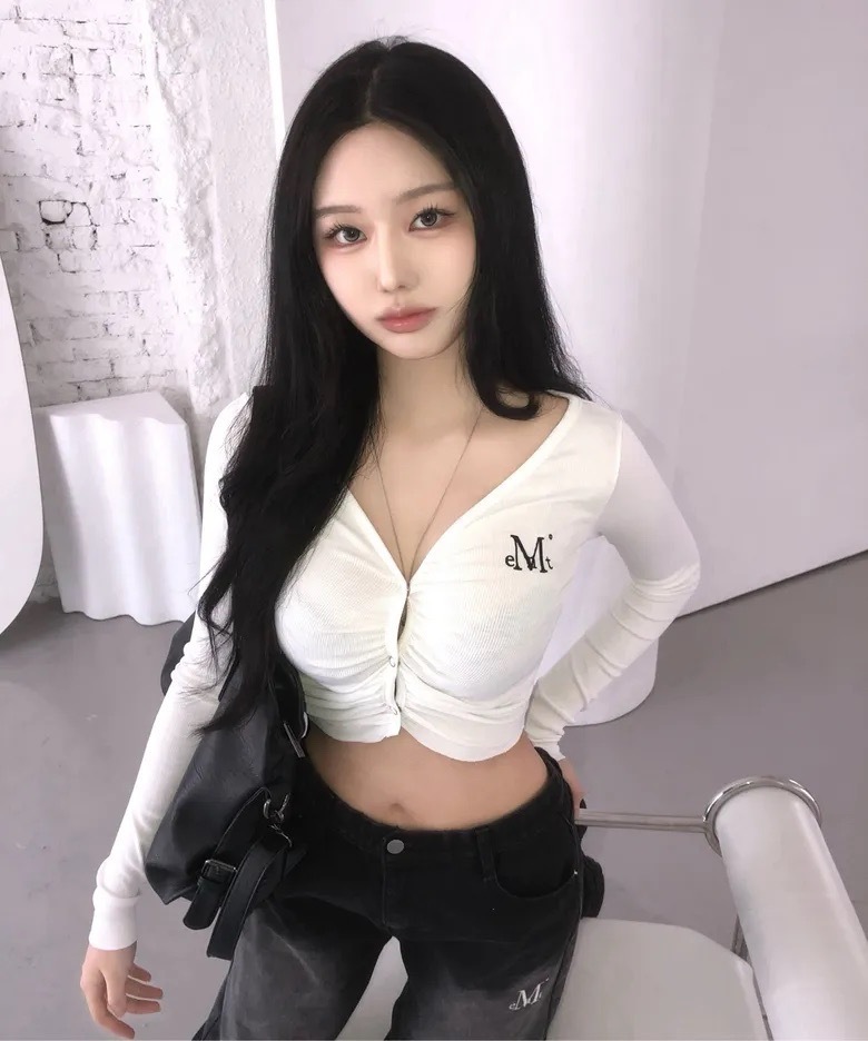 韓國限定🇰🇷 MUCENT SERDIN SHIRRING SNAP BUTTON CROP CARDIGAN 金屬扣 暗扣 抓皺 露腰 長袖 開襟衫 / 預購