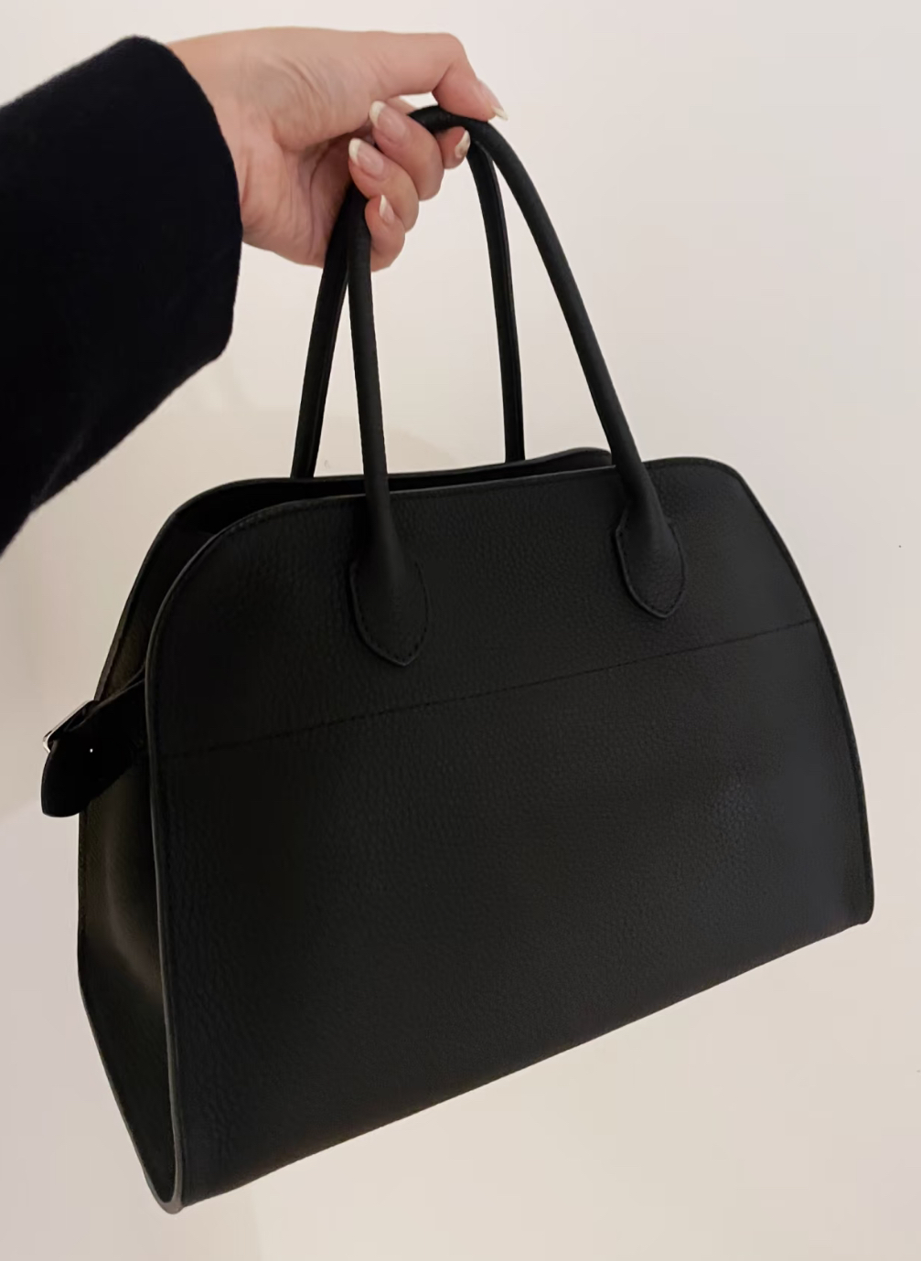 The Row Soft Margaux 12 Bag 荔枝小牛皮 黑色