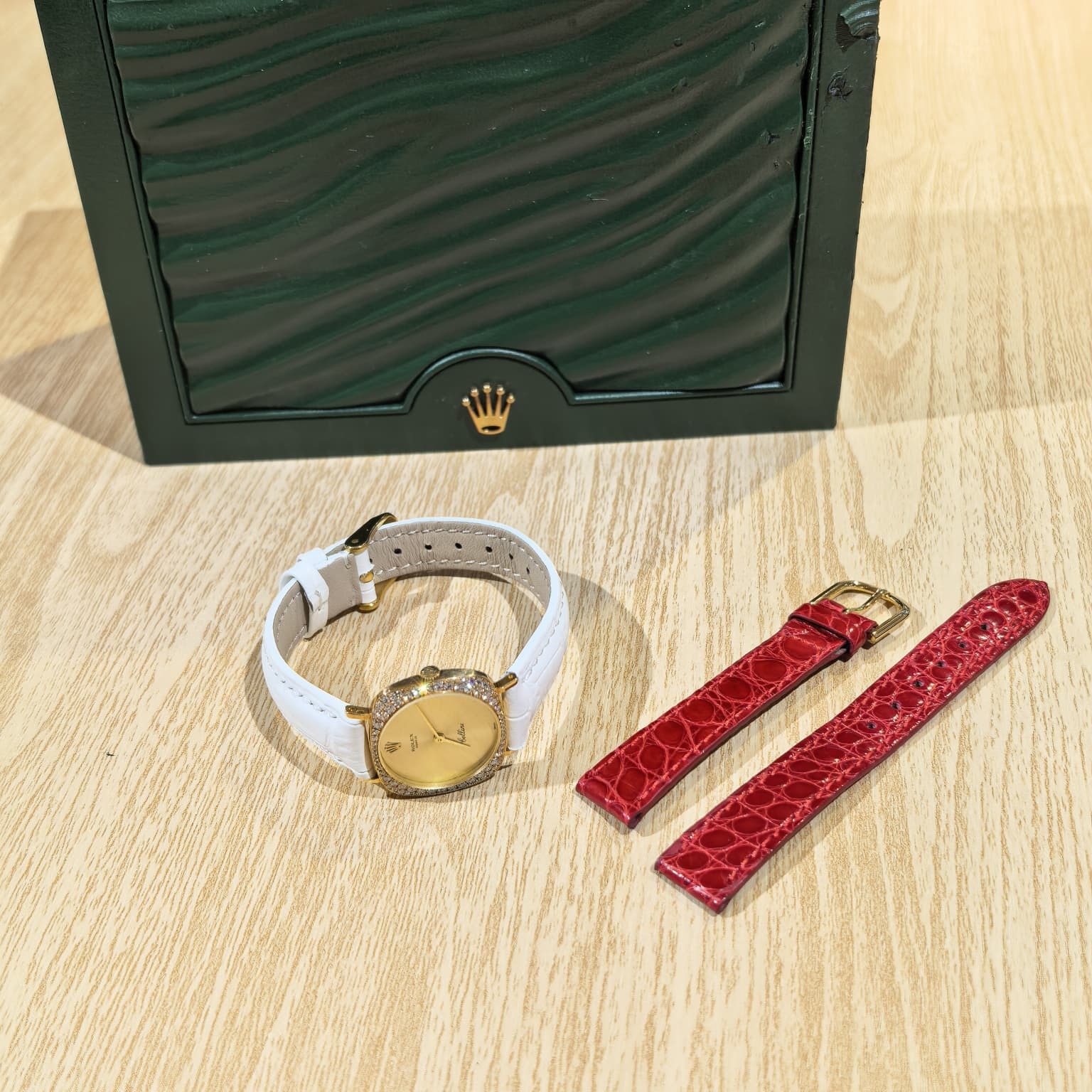 98%NEW二手ROLEX CELLINI 4084, 30MM, 18K金錶面(後加鑽錶圈),紅色皮帶, 手動上鏈 #正裝錶 #香榭站正品