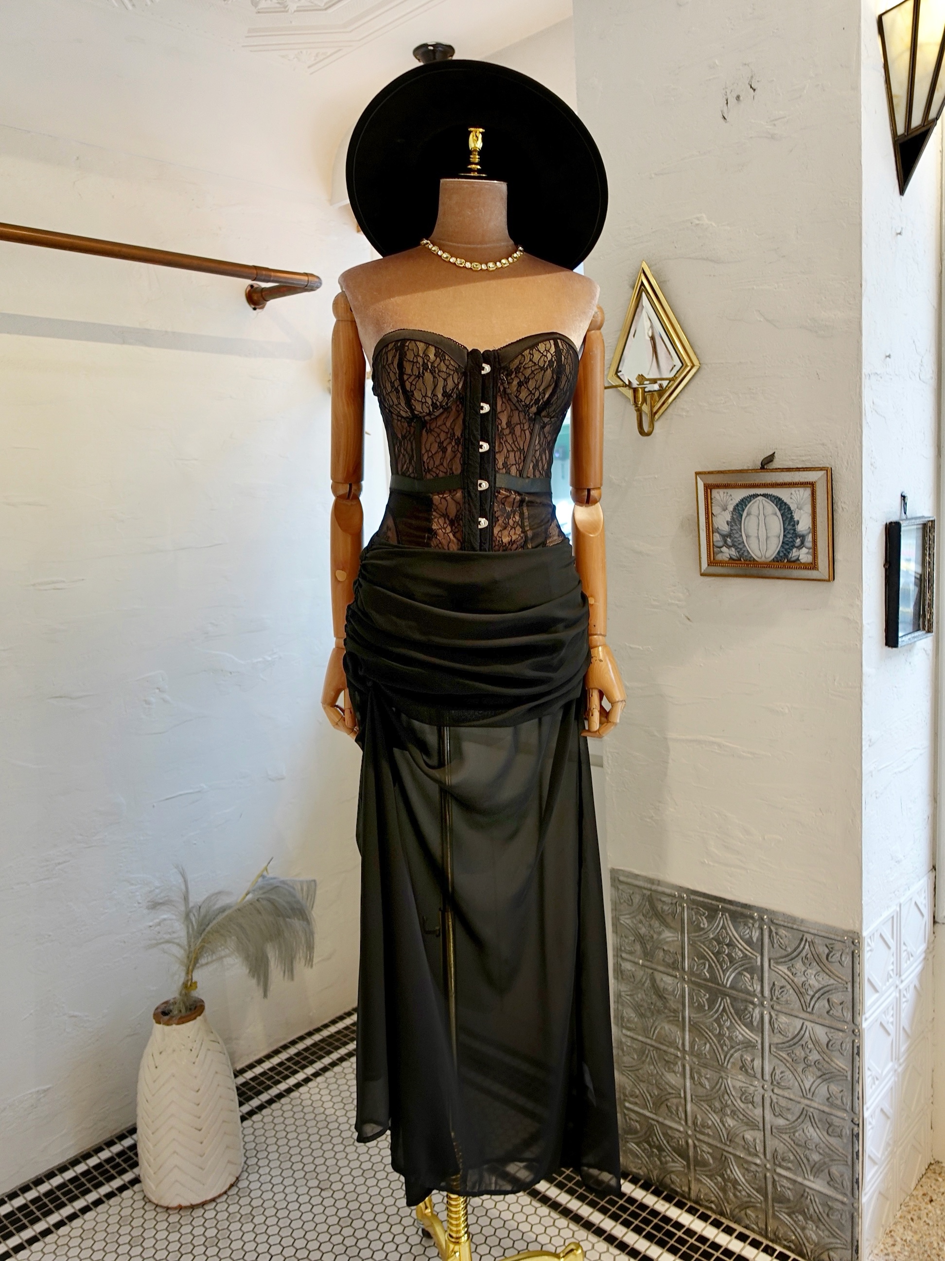 Hot Black黑色金屬鈕扣蕾絲馬甲連身衣Bodysuit