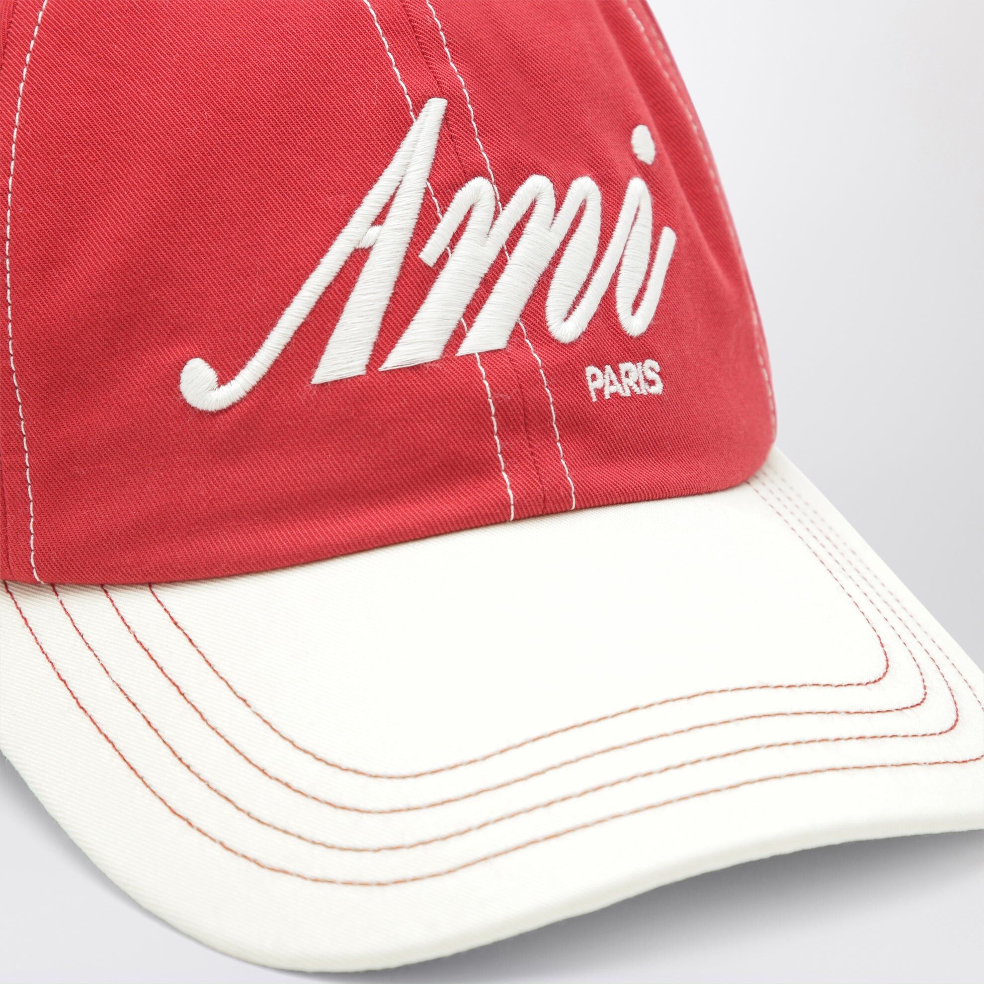 1FF0918-036 [AMI PARIS] 標誌棉質棒球帽 寶石紅／象牙白 #UCP293AW0053 (EU)