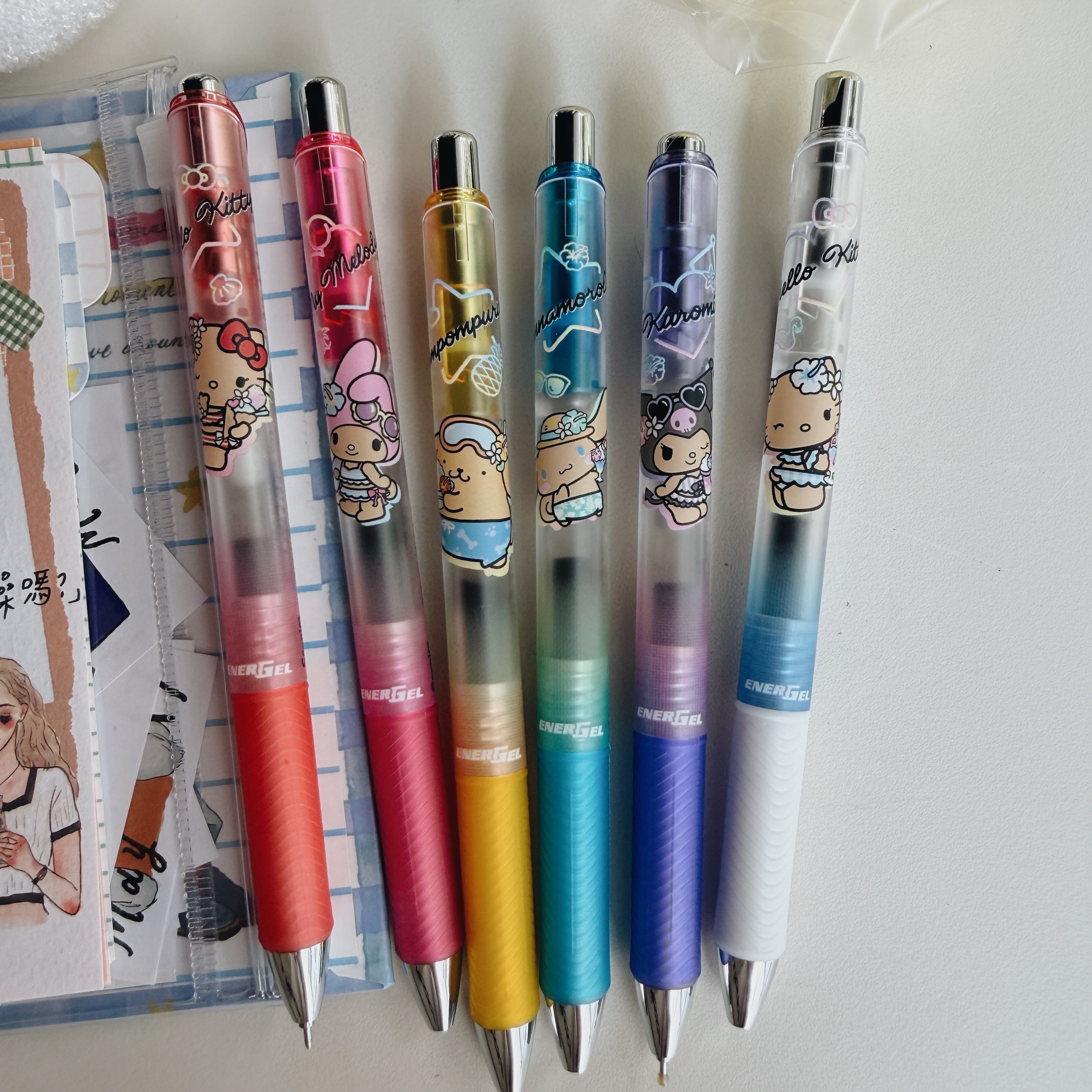 三麗鷗 夏日曬黑限定 0.5黑色 極速鋼珠筆 ENERGEL｜日本Pentel