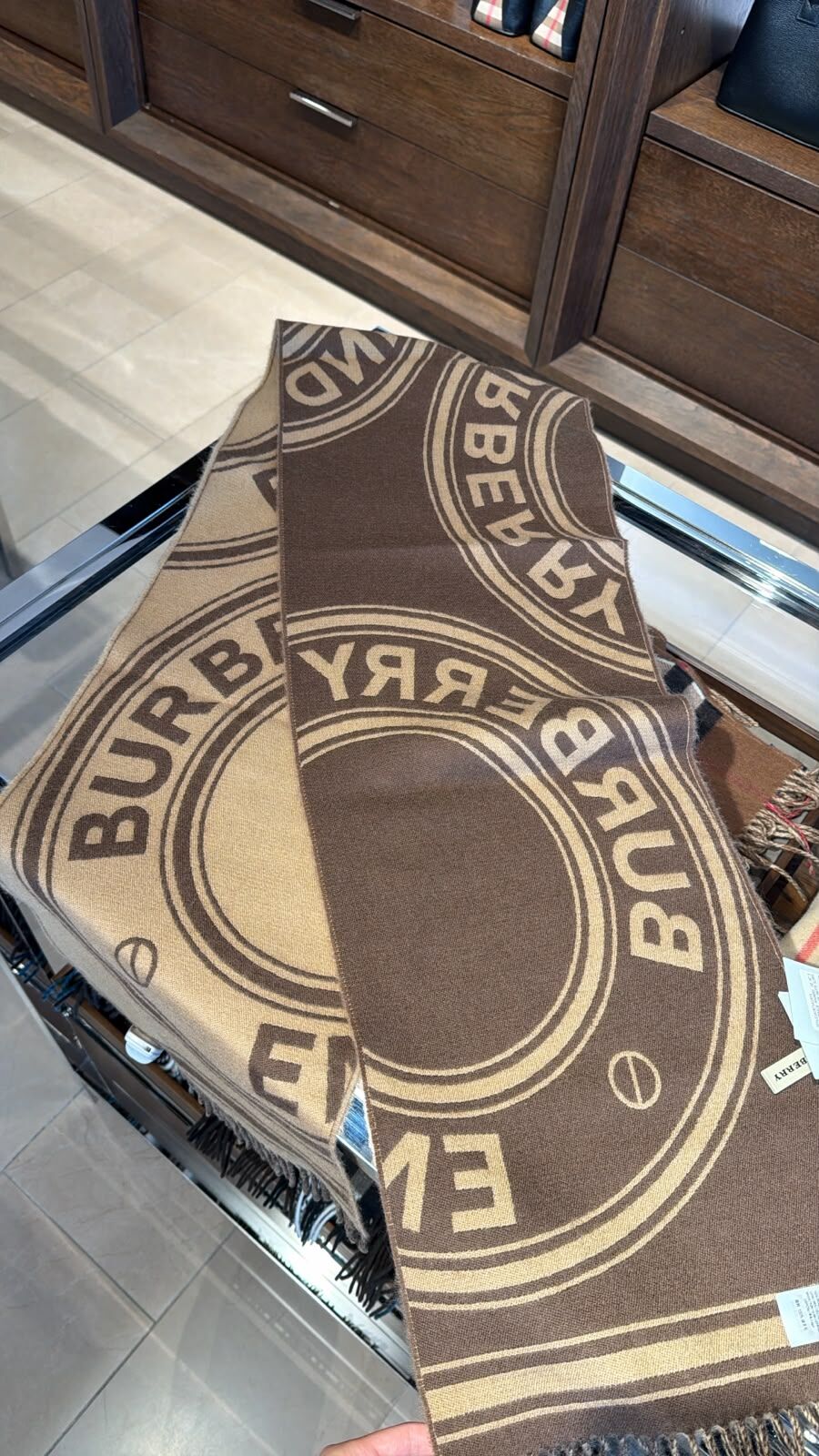 LYS02627 Burberry 雙面雙色印章頸巾