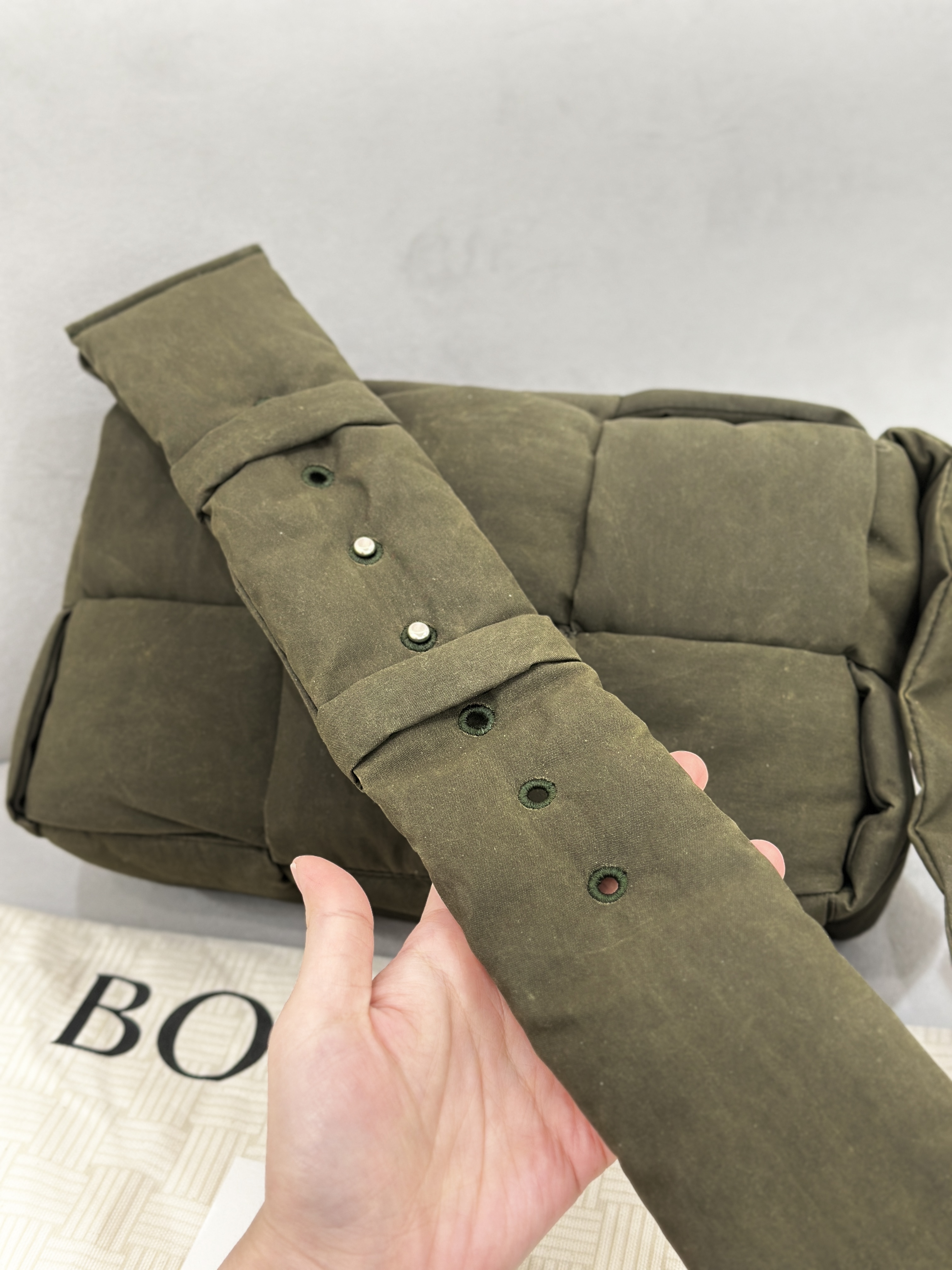 預訂優惠⚡｜BV Medium Arco Padded Camera Bag