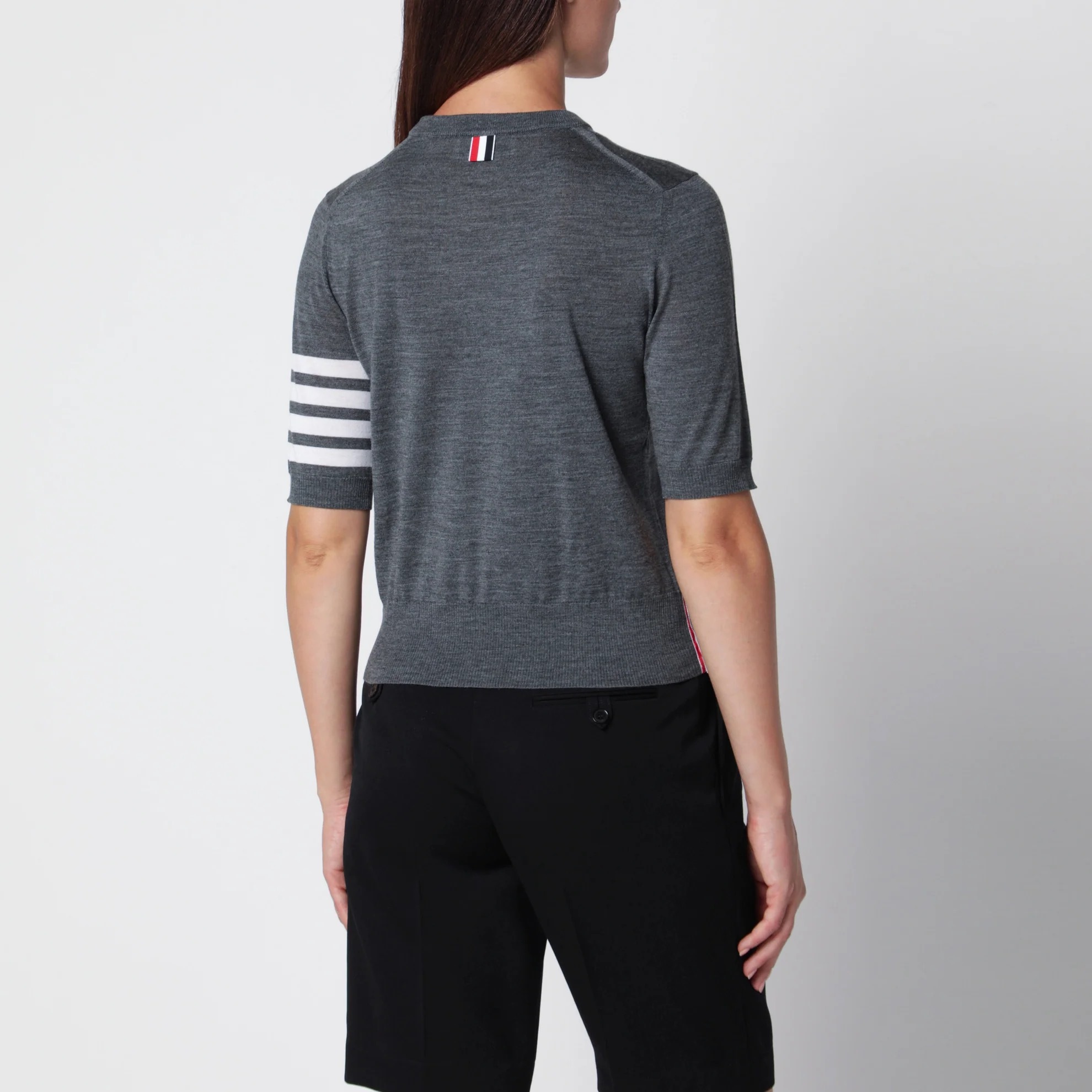 1FF0918-261 [THOM BROWNE] 4-Bar 精紡美麗諾羊毛開襟外套 中灰色 #FKA471BY1014 (EU)