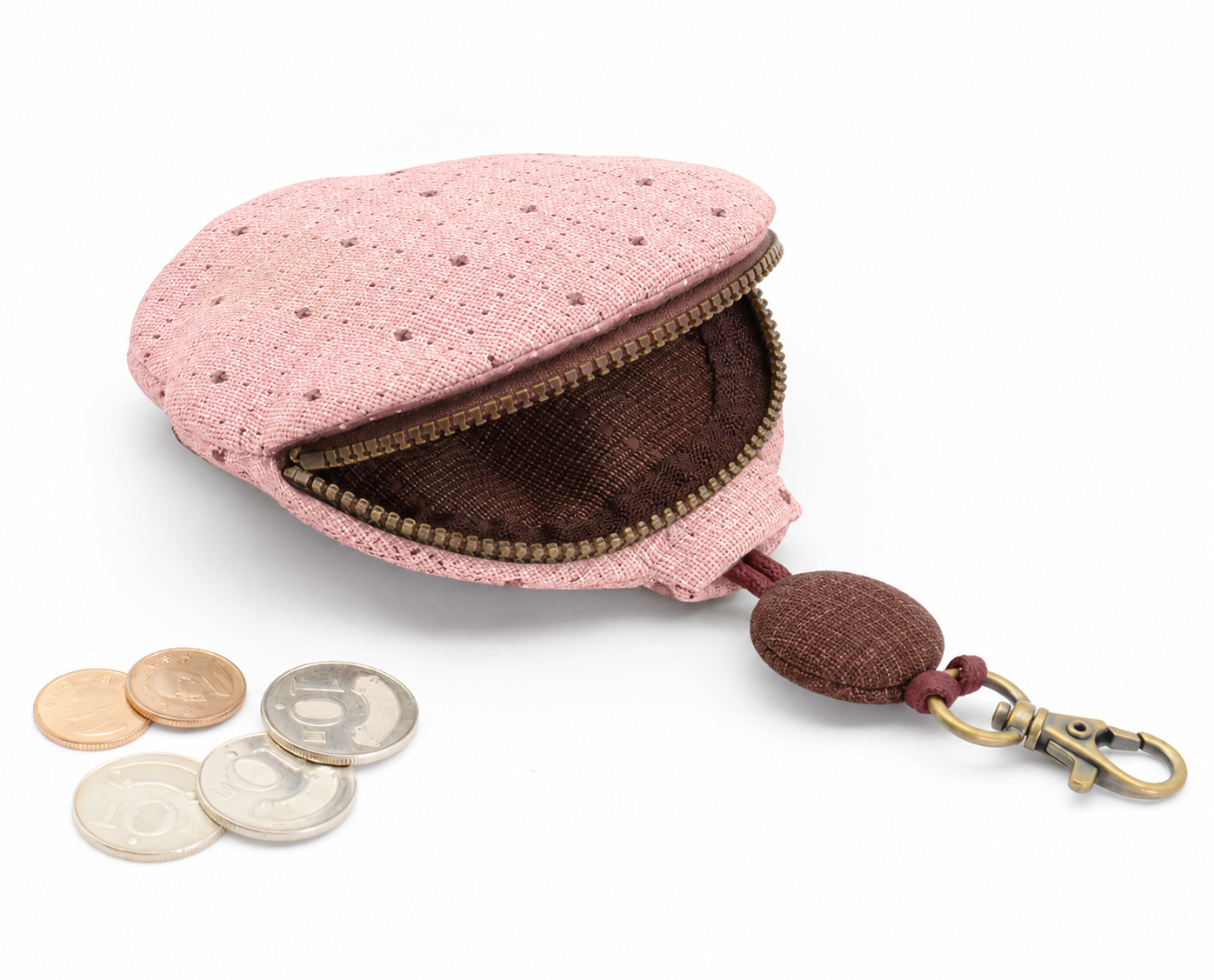 Example of the zippered pocket and clip hook