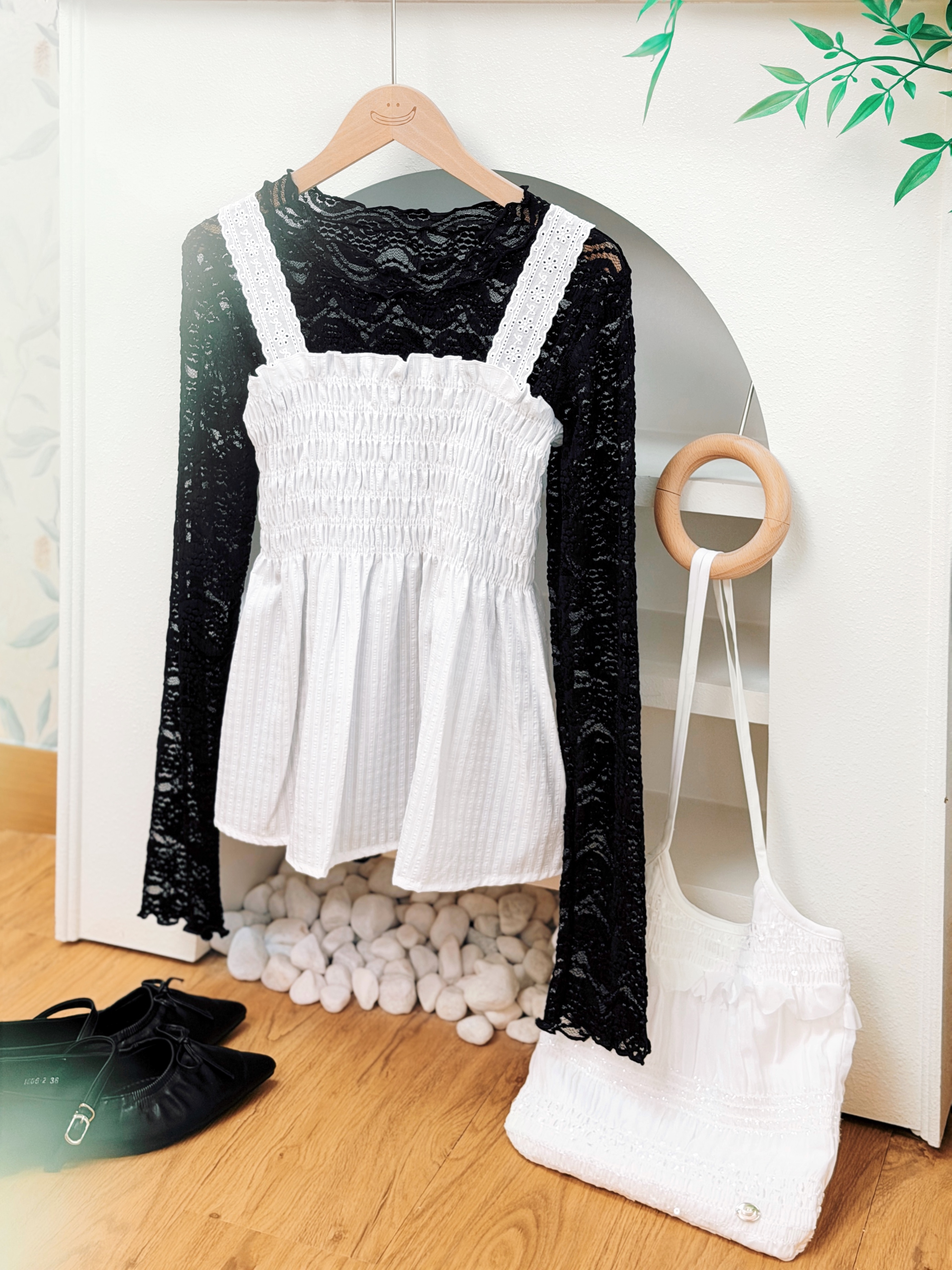 兩色 / 透膚水波紋滾邊長袖上衣 / Sheer Ripple Textured Lace Top