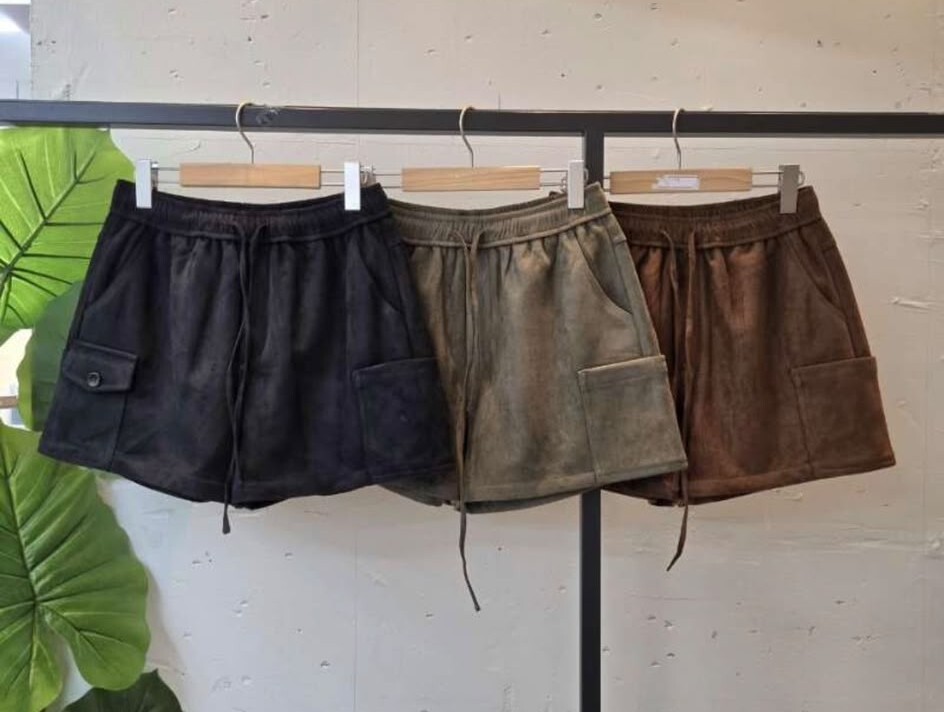 HP10  橡根褲    腰 26  - 38   HIP43 長15 $439