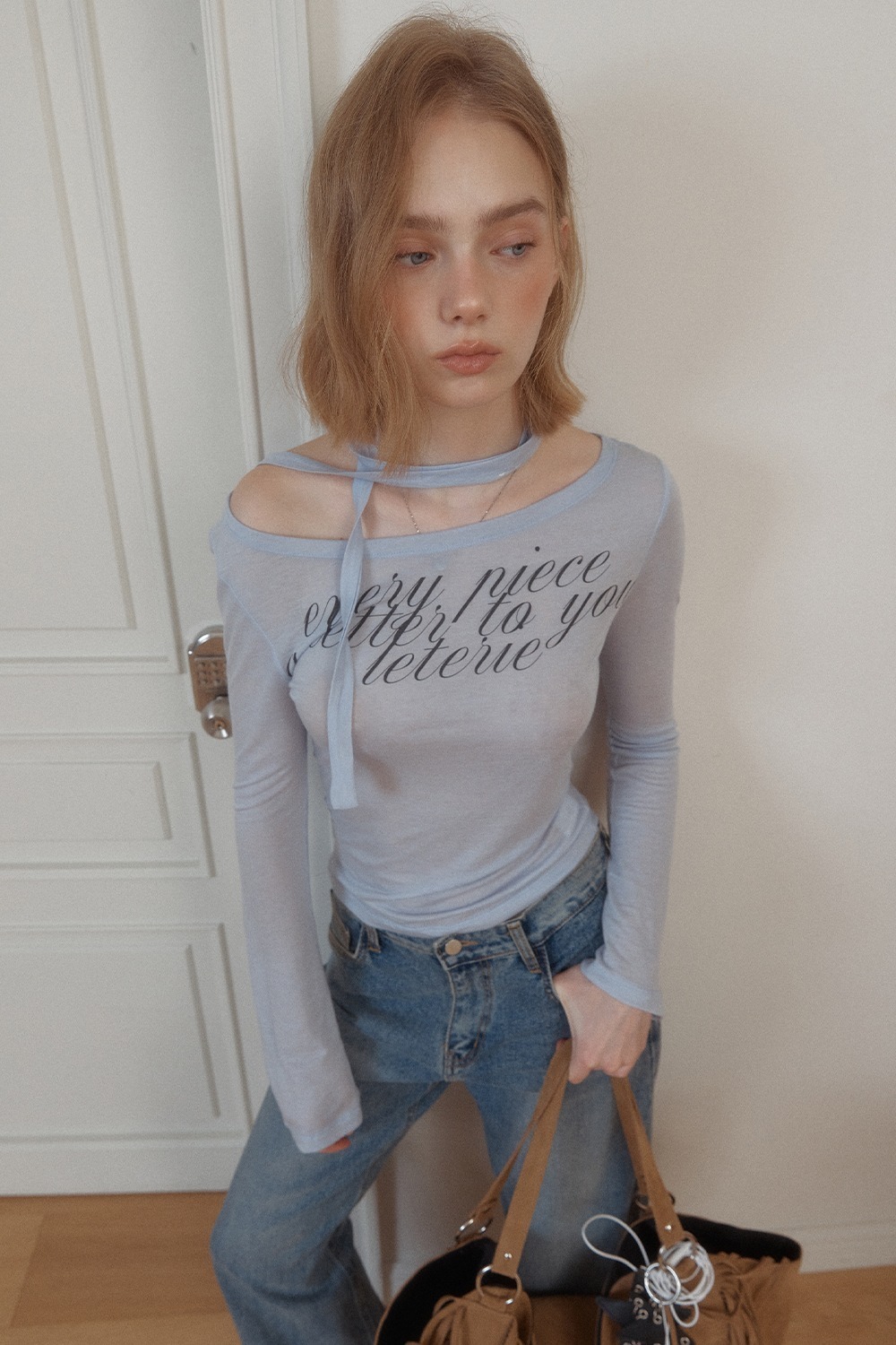 LETERIE｜Lettering Off-Shoulder Tie 露肩綁帶長袖上衣