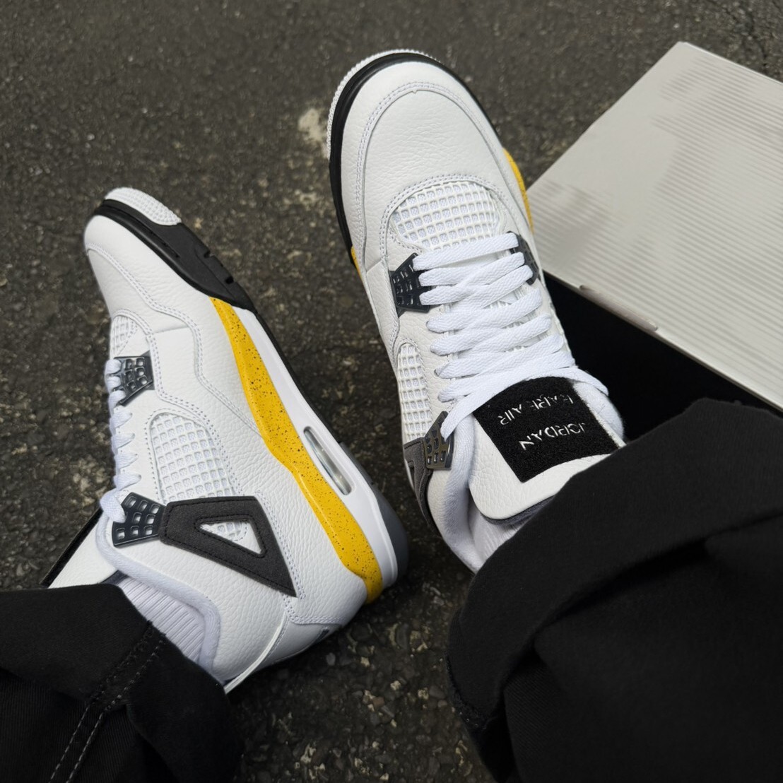 Jordan 4 Retro ''Tour Yellow '' 白黑黃 IO2463-102