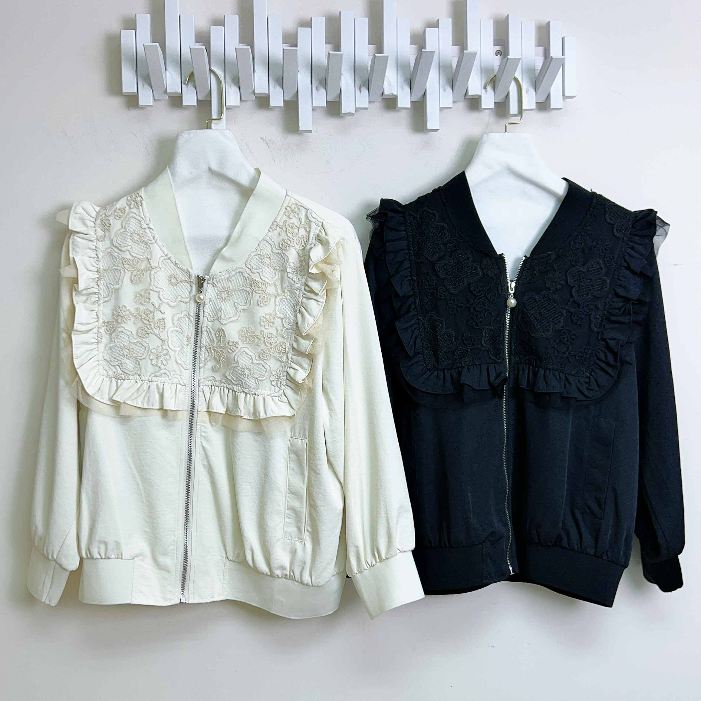 荷葉邊刺繡扯布珍珠拉鍊外套 (胸42/腰42/長23 吋) 37023 #2109clo
