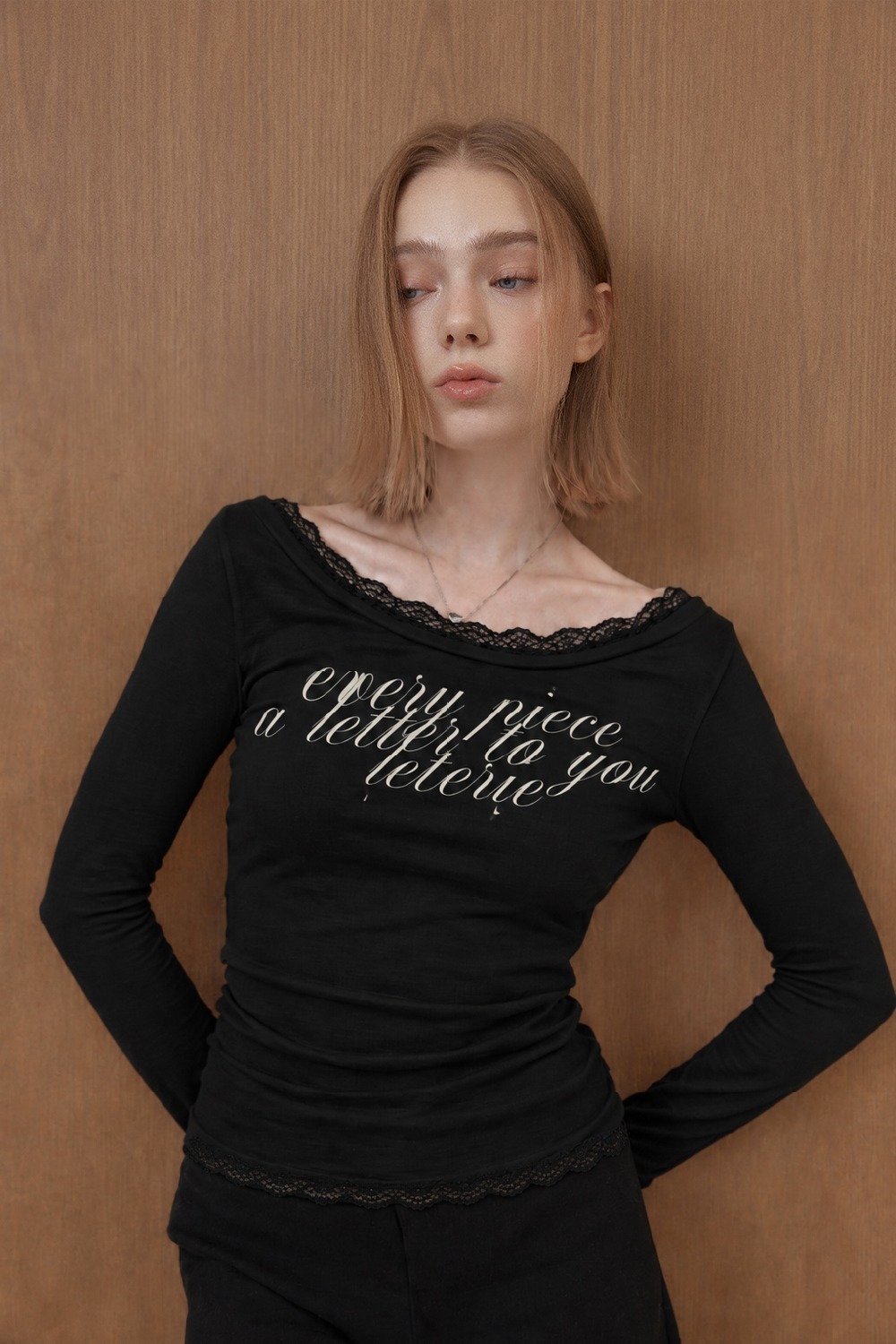 LETERIE｜Lace Lettering 蕾絲露肩長袖上衣