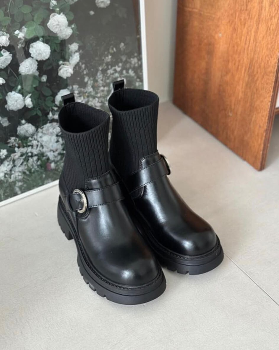 MM12 (#825-20)   足碼 225-250碼 真皮   3.5 CM 高  $599