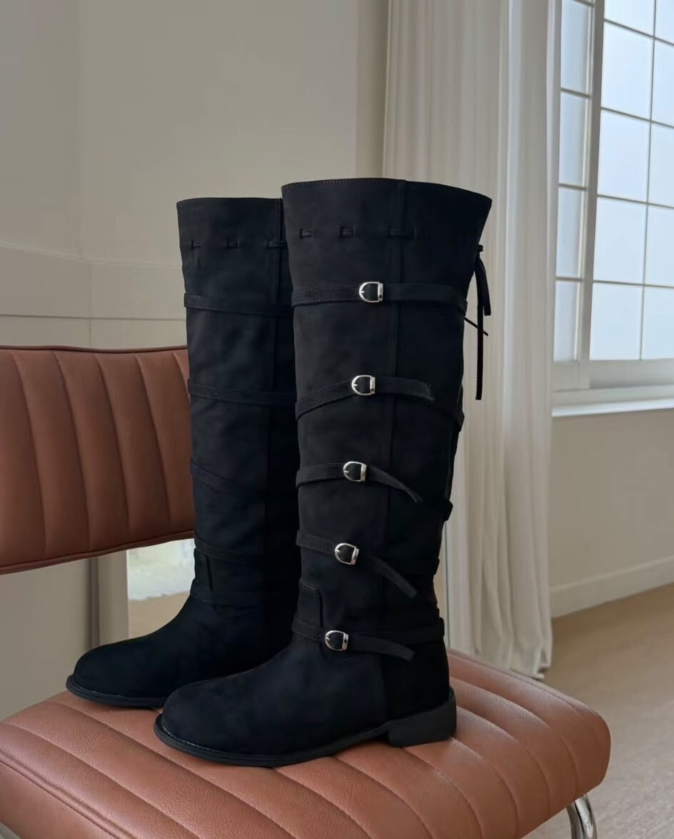 CC15 (#2456)  長BOOTS  偏細   SIZE:230~250  3.5 CM 高  $649