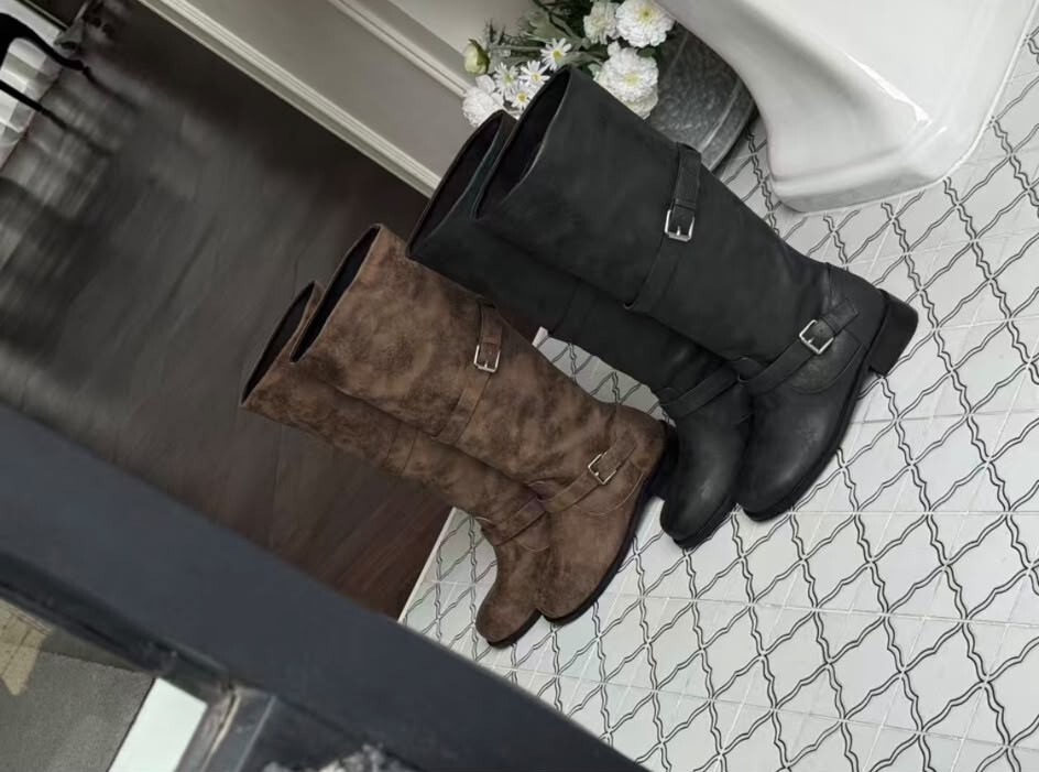 CC17 (#8420)   足碼  SIZE:230~250  PU 料 3.5 CM 高   $639