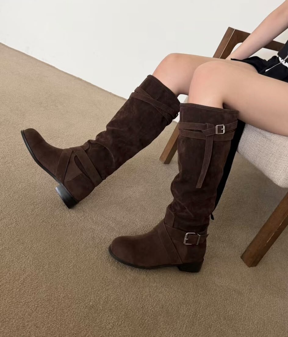 CC22 (#8424)   SIZE:230~250   3 CM 高  $639